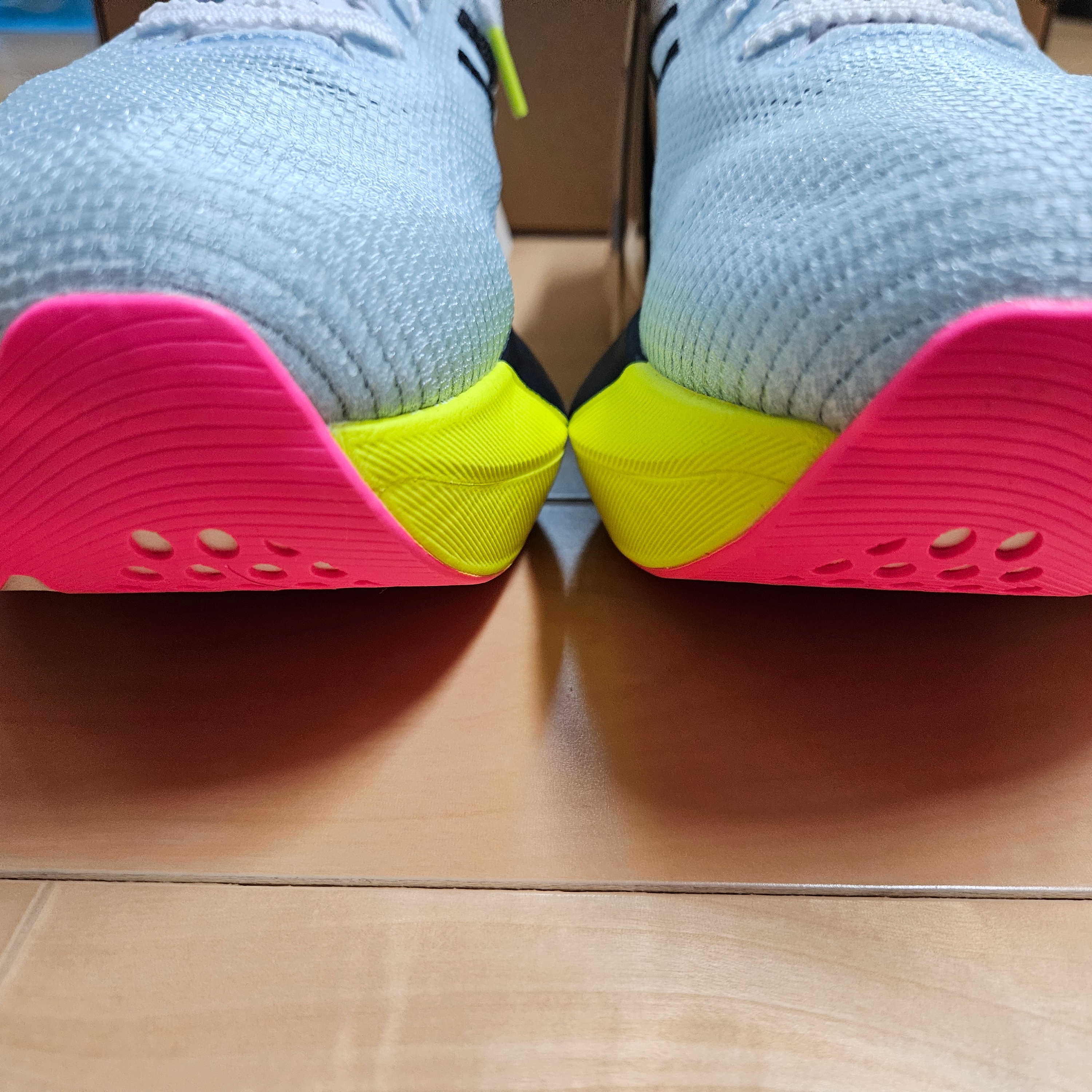 Asics Metaspeed Sky Paris Light Blue Black 착용 스타일 - 4