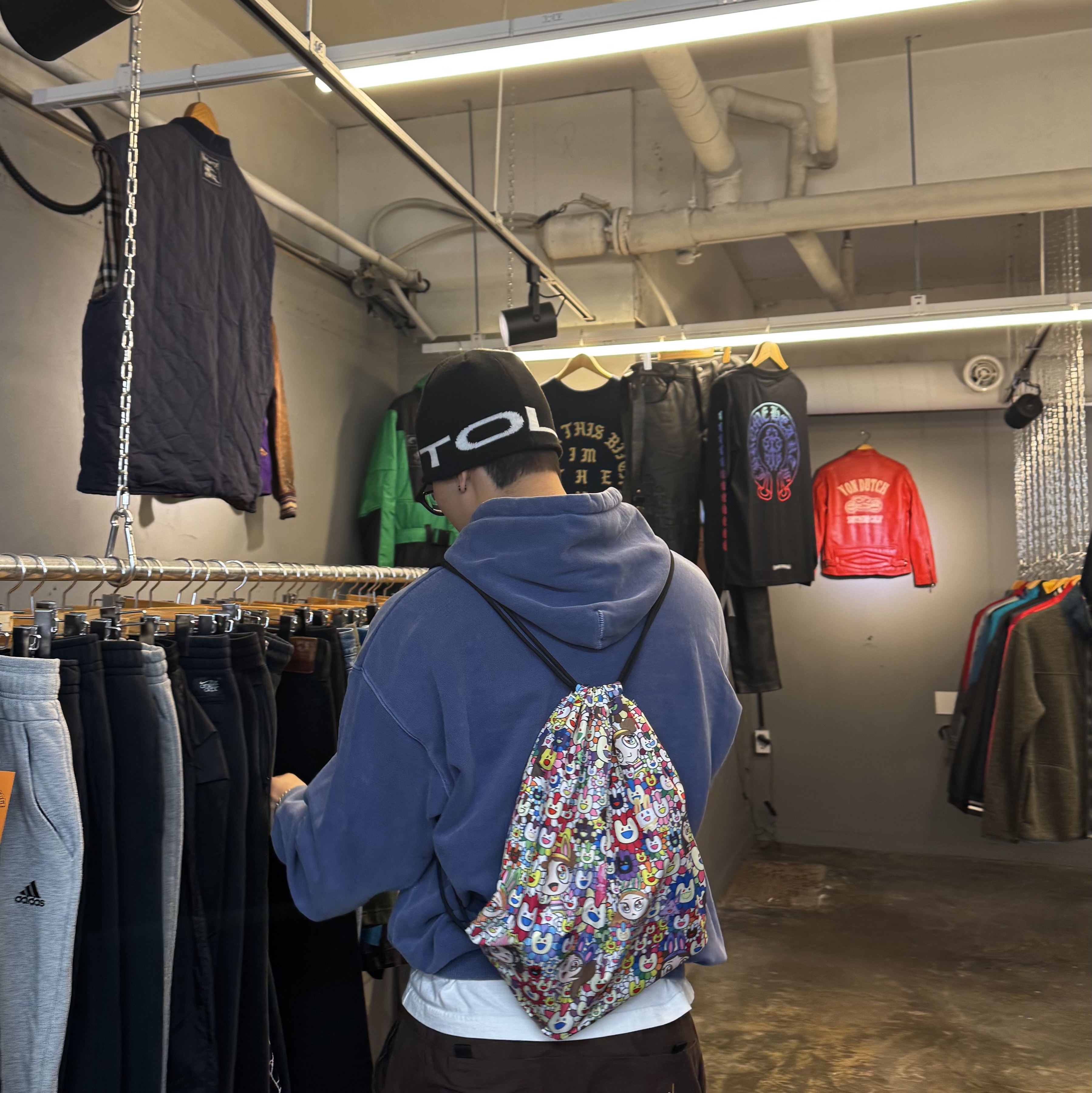 NewJeans Supernatural NJ x Murakami Drawstring Bag Ver. 착용 스타일 - 1