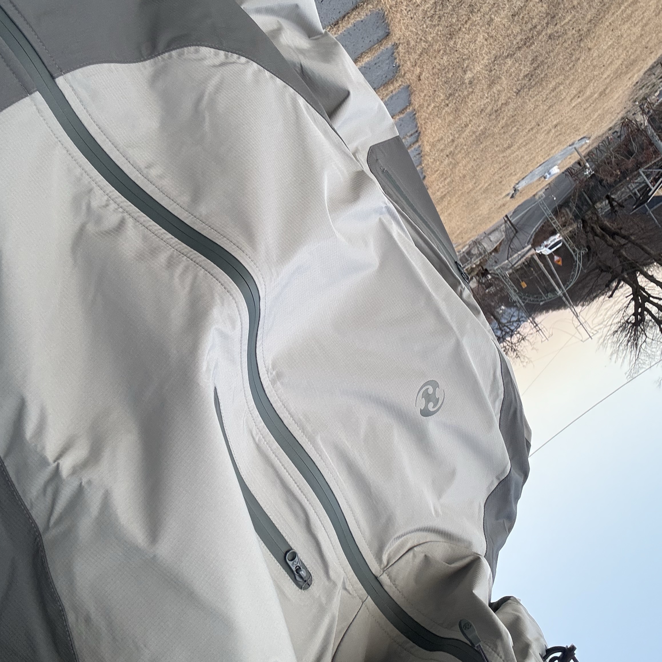 Sansan Gear 2.5L Jacket Warm Grey 착용 스타일