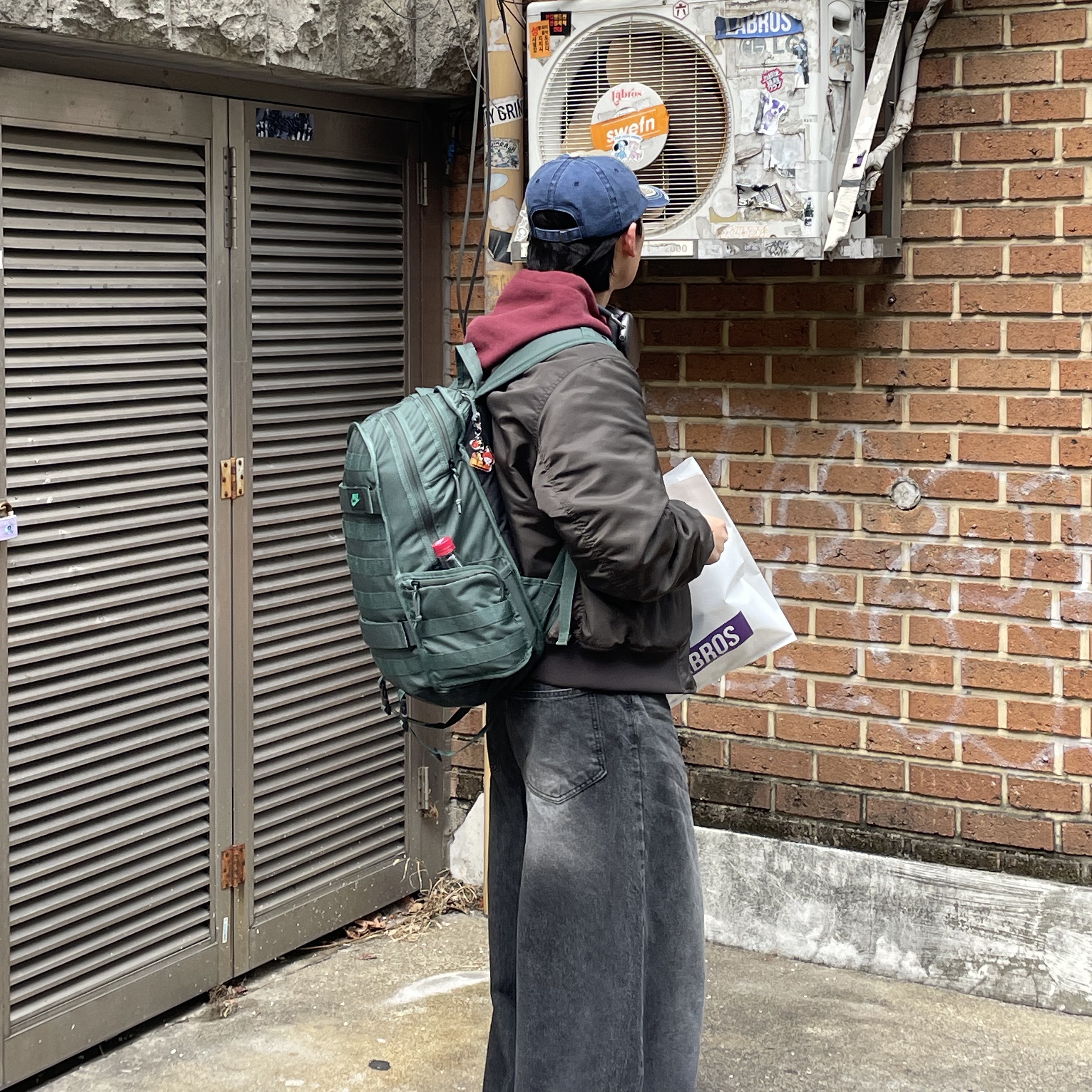 Nike NSW RPM Backpack 26L Vintage Green, Apple AirPods Max Lightning Space Gray (Korean Ver.) 착용 스타일