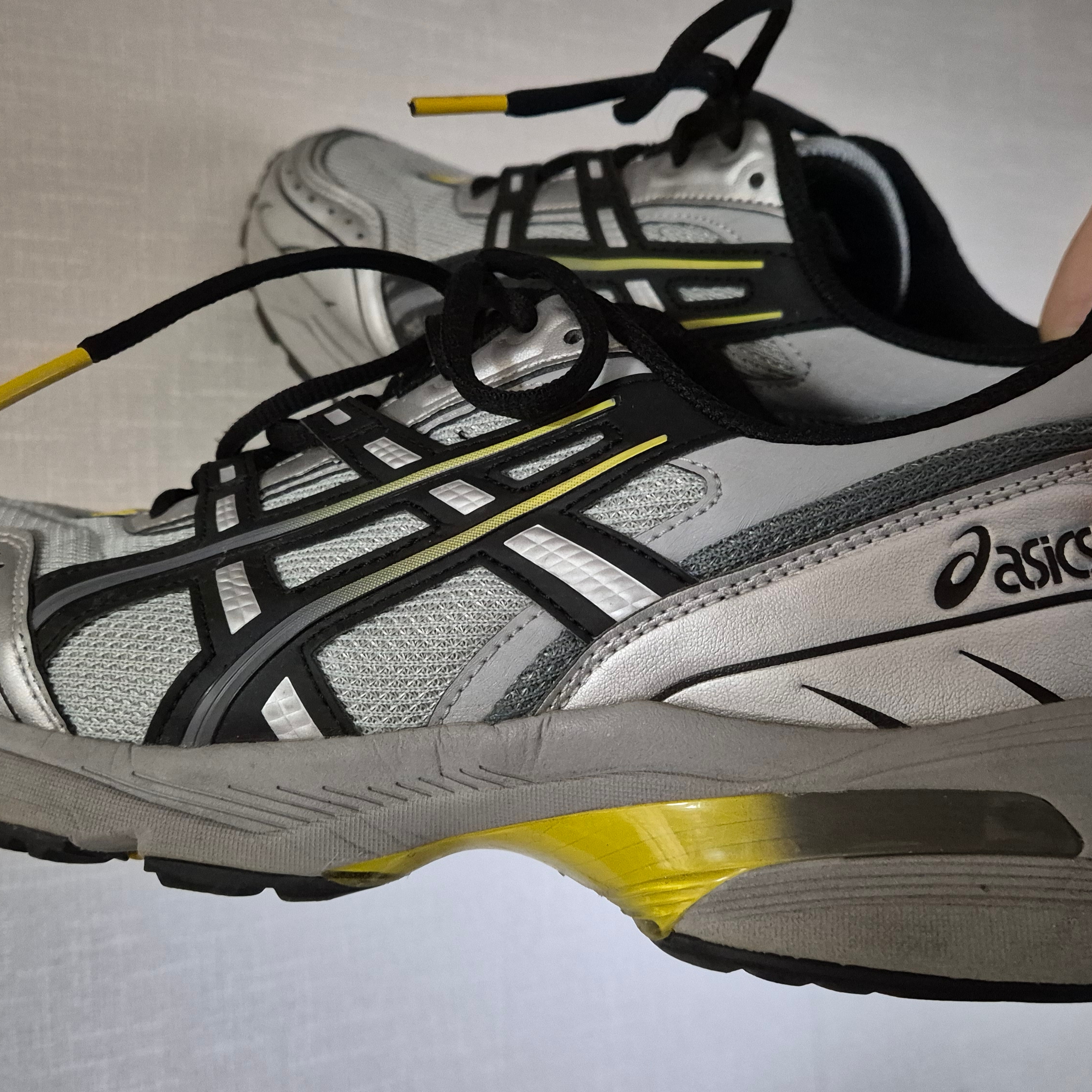 Asics Gel-1090 Mid Grey Black 착용 스타일