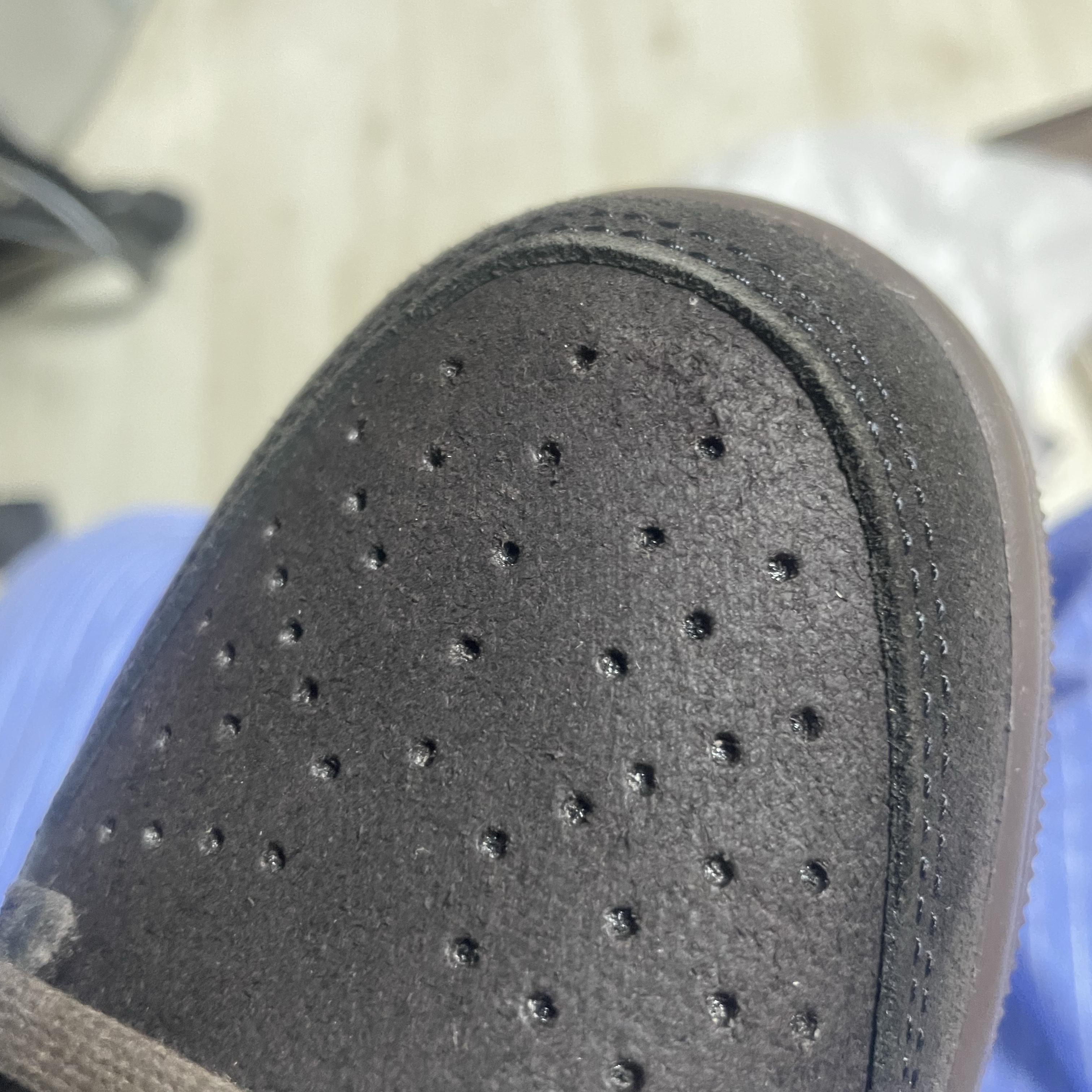 Jordan 1 x Travis Scott Retro Low OG SP Velvet Brown and Dark Mocha 착용 스타일 - 3