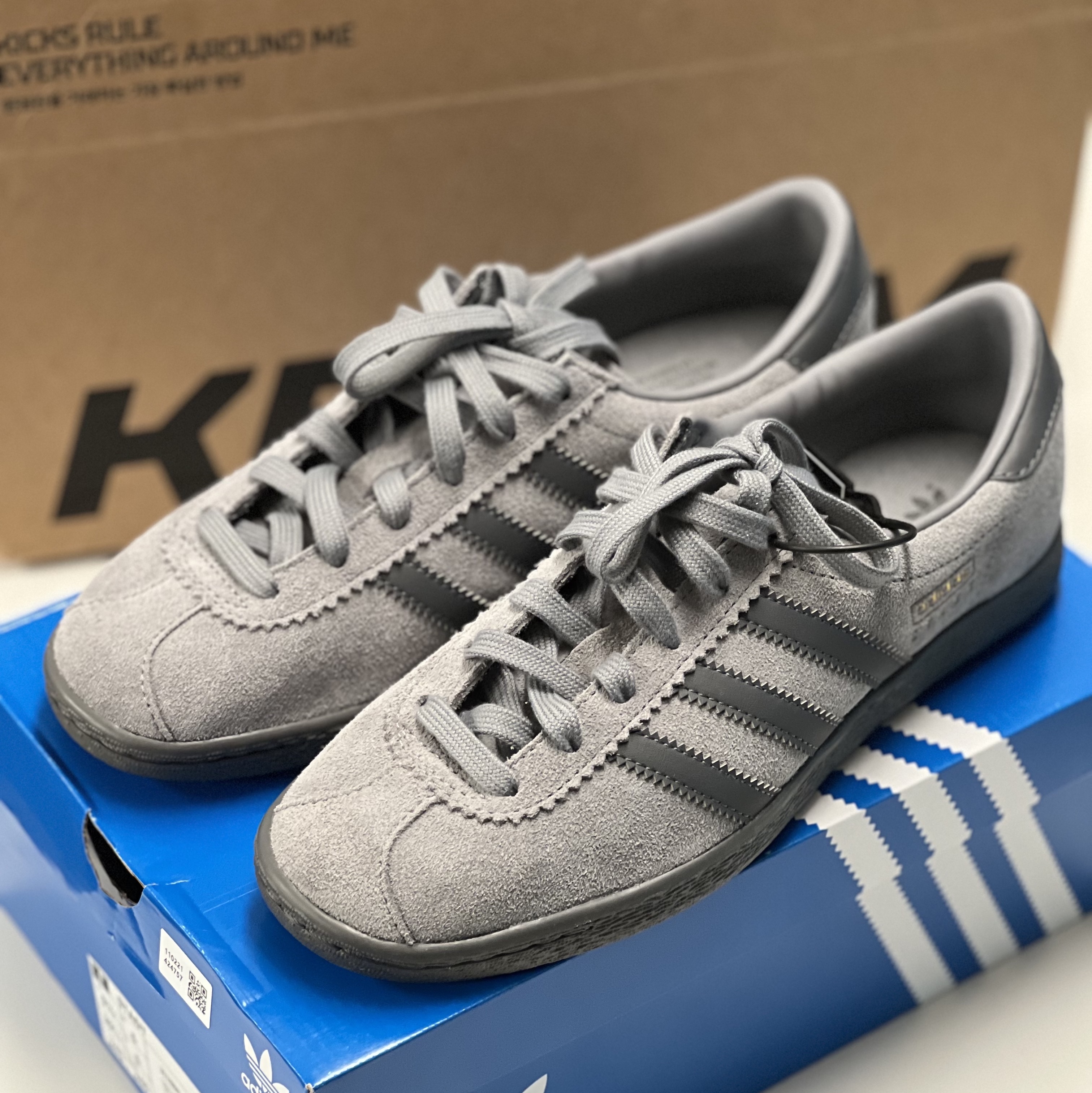 Adidas Stadt Grey Three Grey Five 착용 스타일