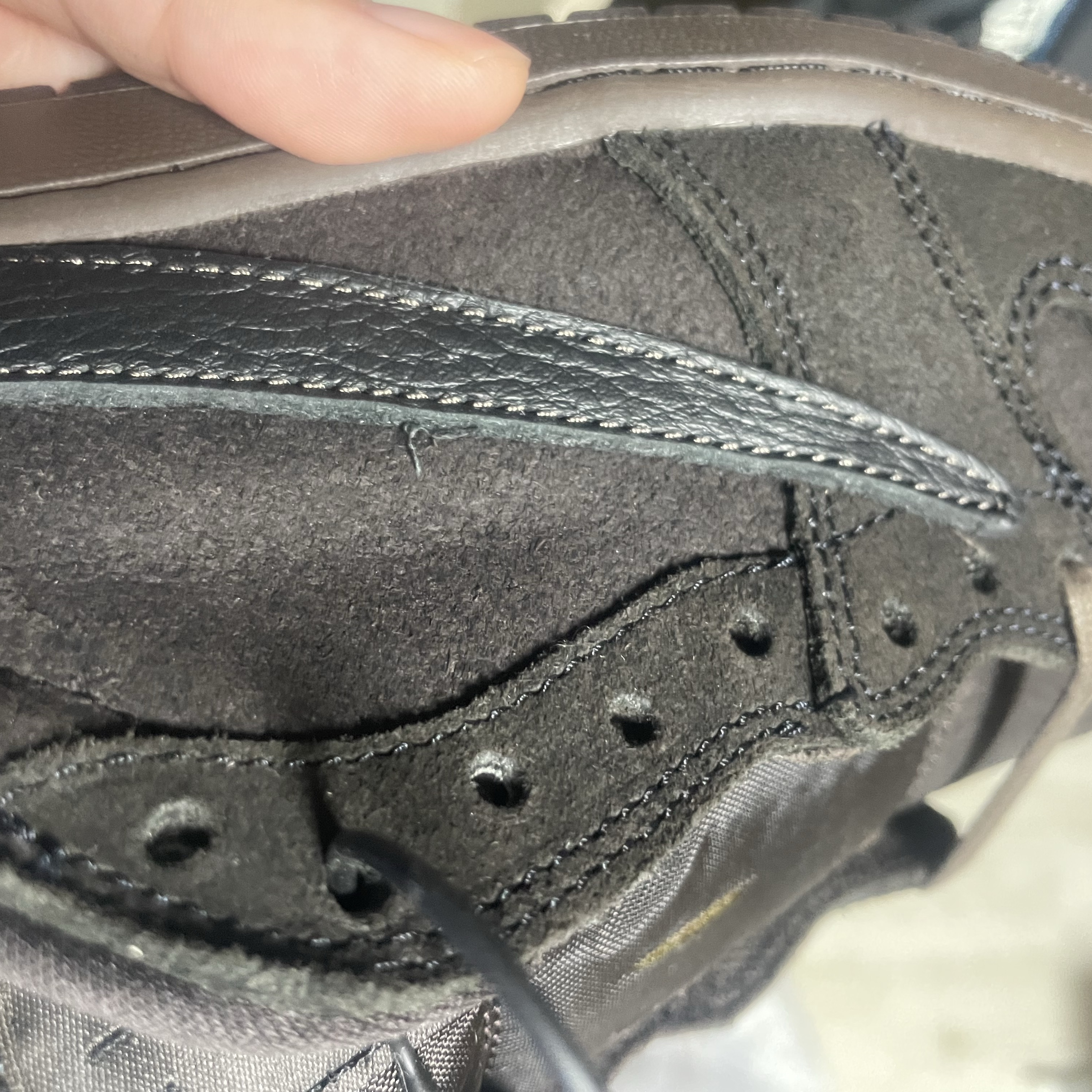 Jordan 1 x Travis Scott Retro Low OG SP Velvet Brown and Dark Mocha 착용 스타일 - 2