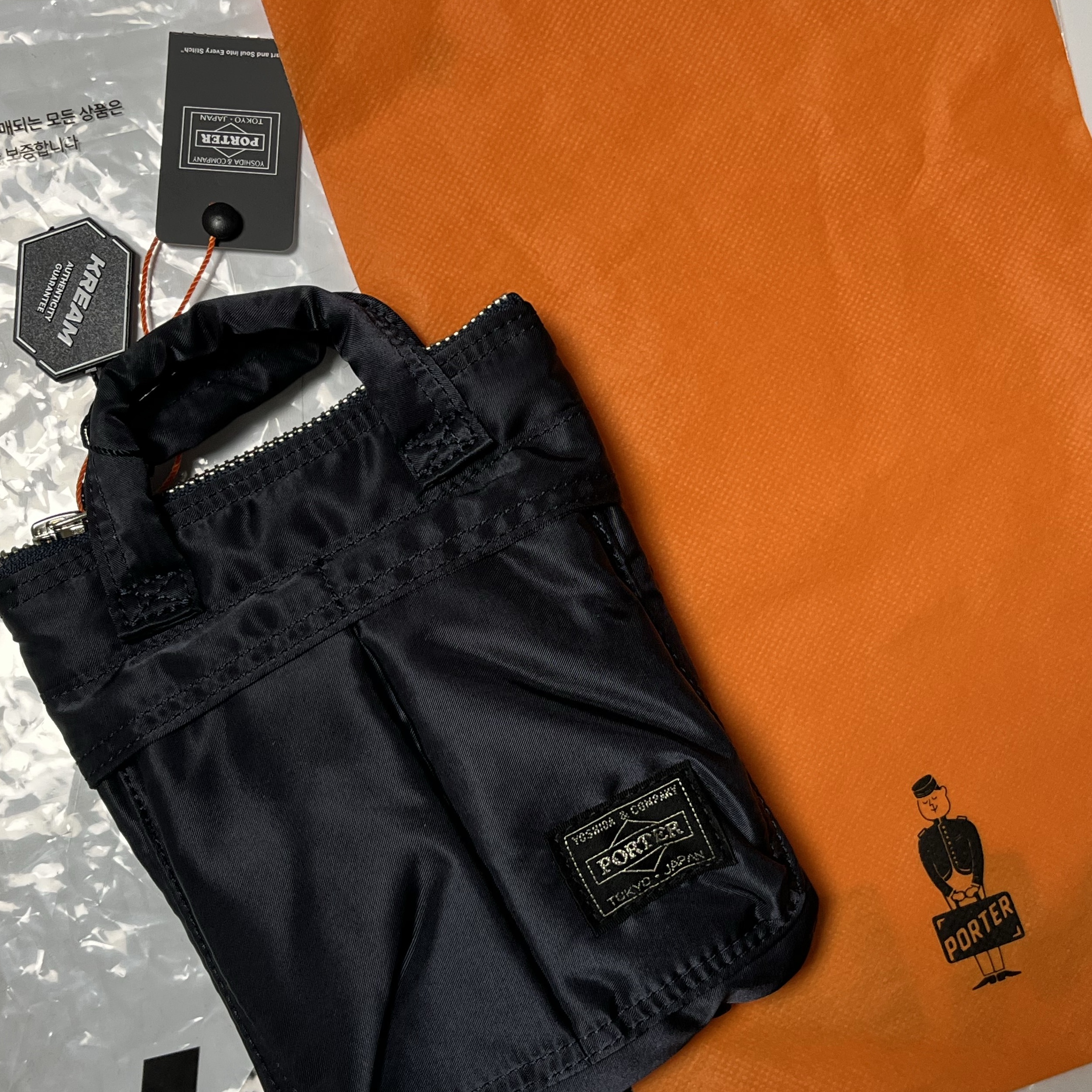 Porter Howl Helmet Bag Mini Navy 착용 스타일