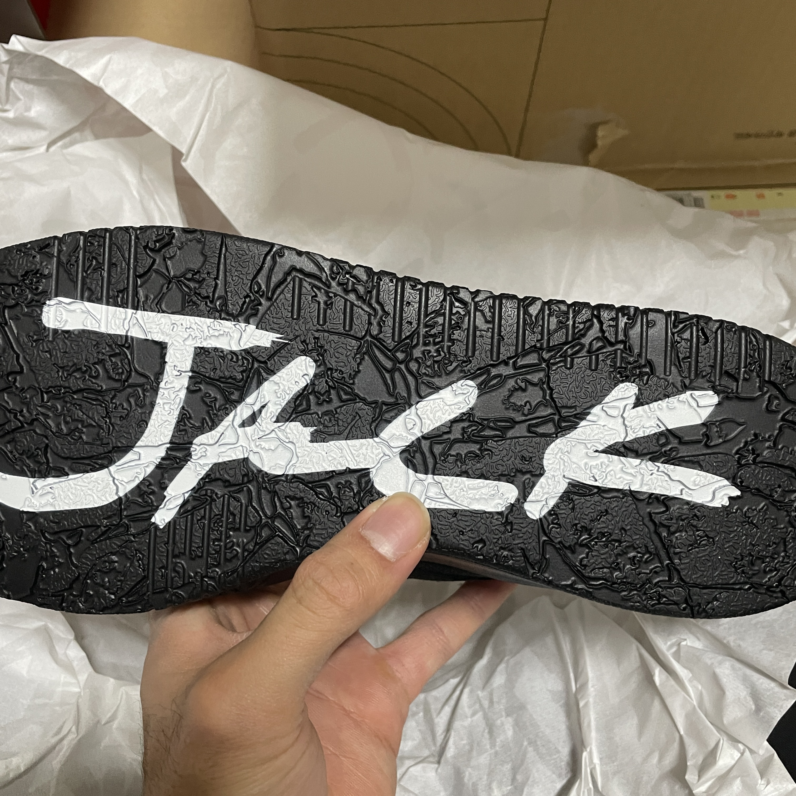 Jordan x Travis Scott Jumpman Jack TR Black and Dark Mocha 착용 스타일 - 4