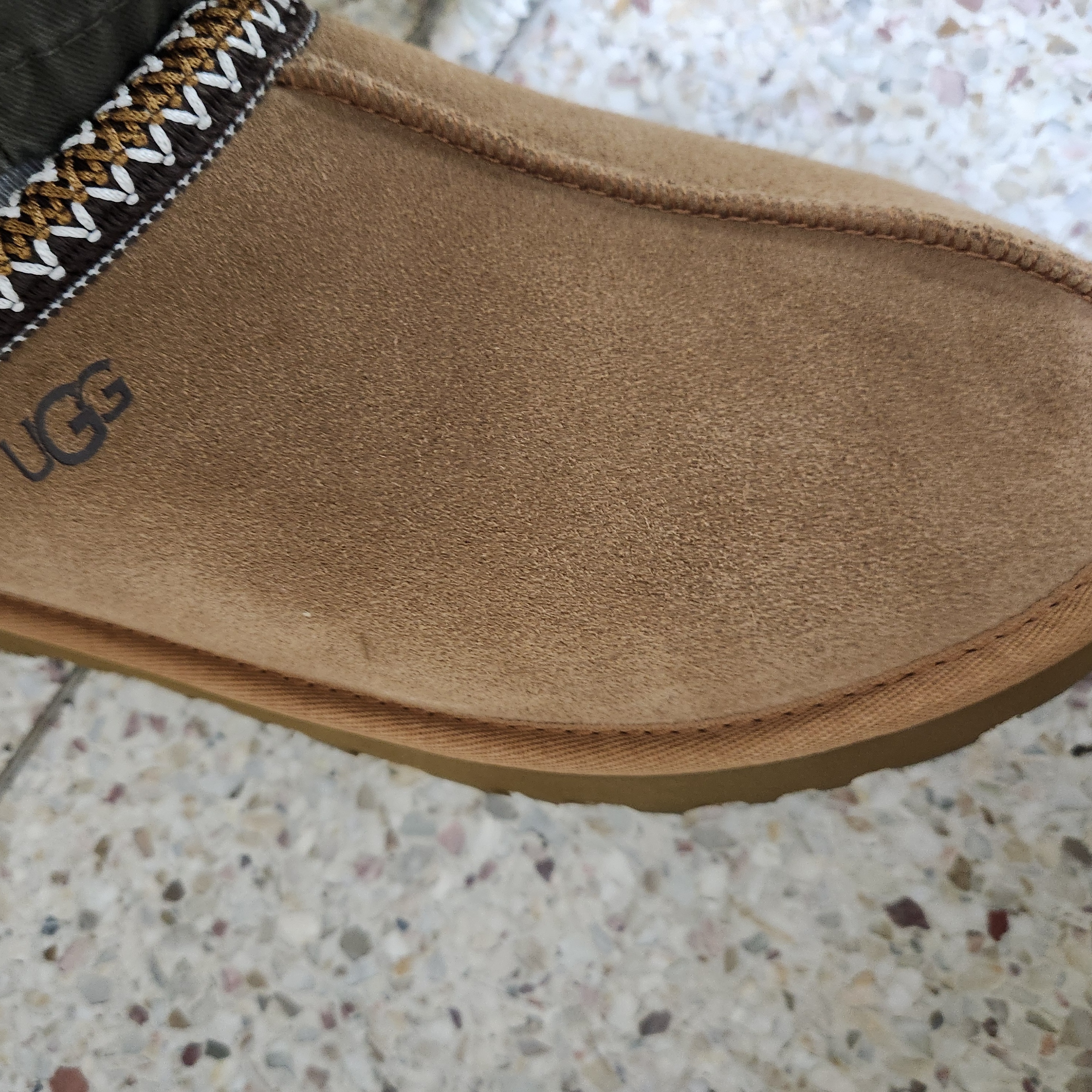 UGG Tasman Slipper Chestnut 착용 스타일 - 2