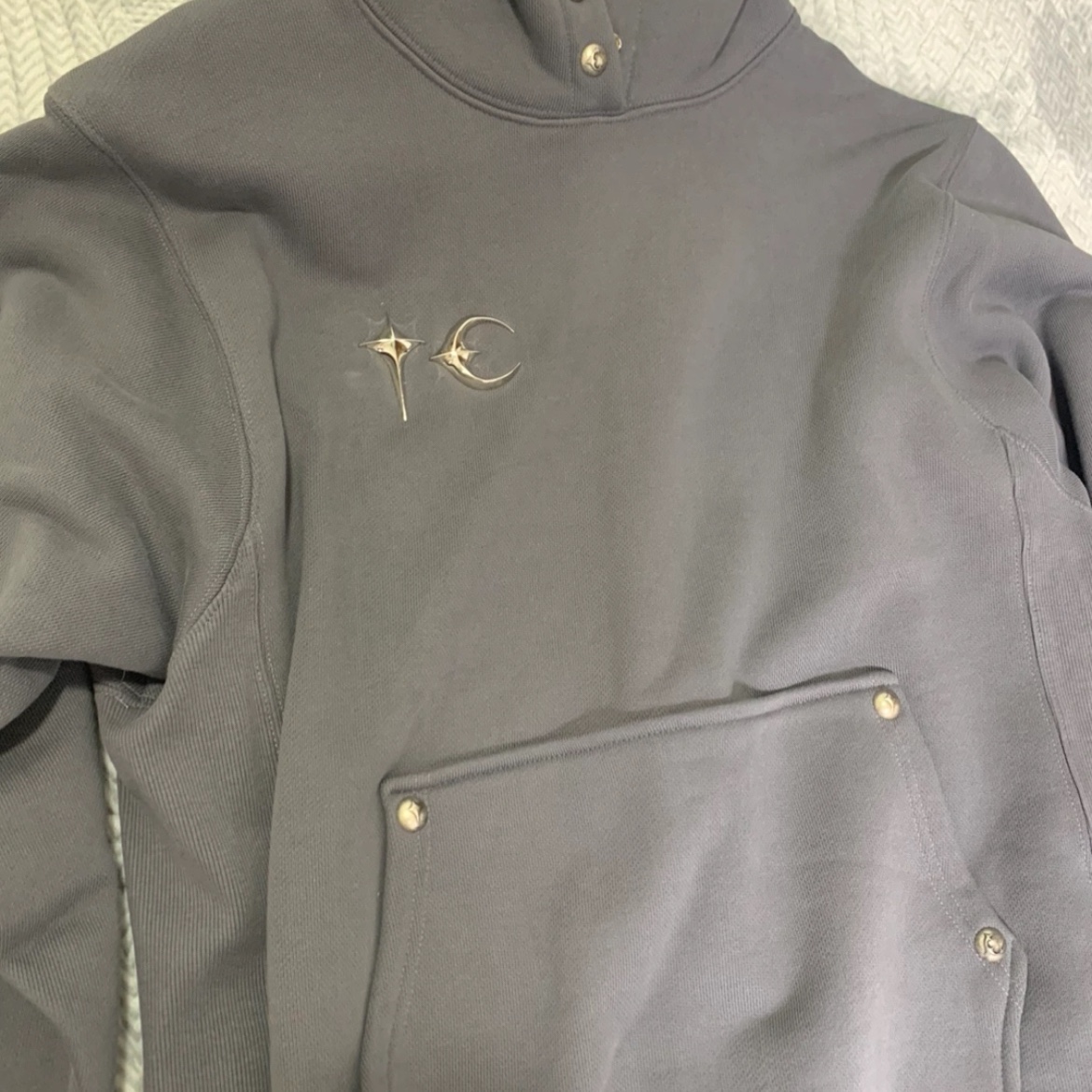 Thug Club Armor Hoodie Gray 착용 스타일