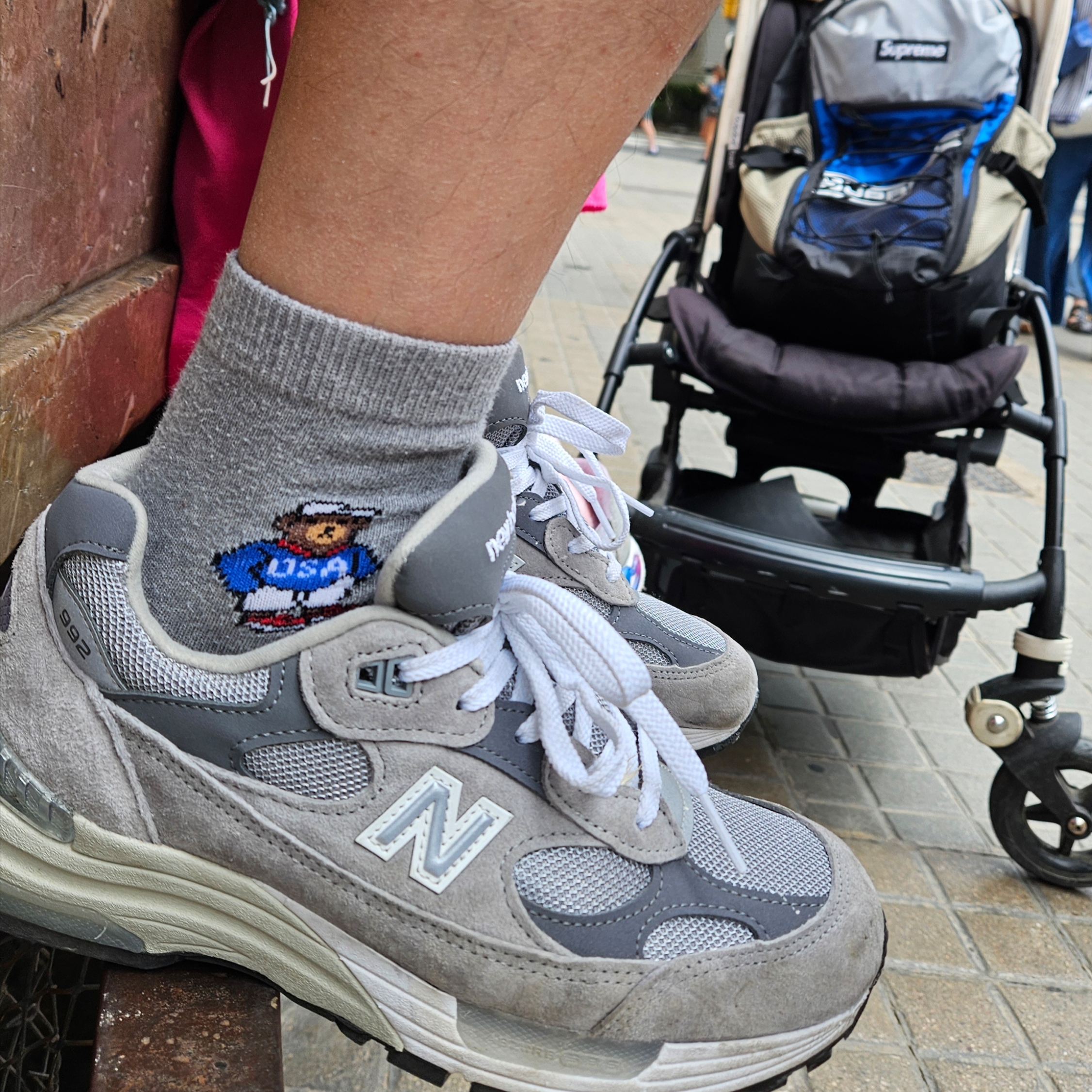 New Balance 992 Made in USA Grey - D Standard, Supreme Backpack Blue - 23FW 착용 스타일