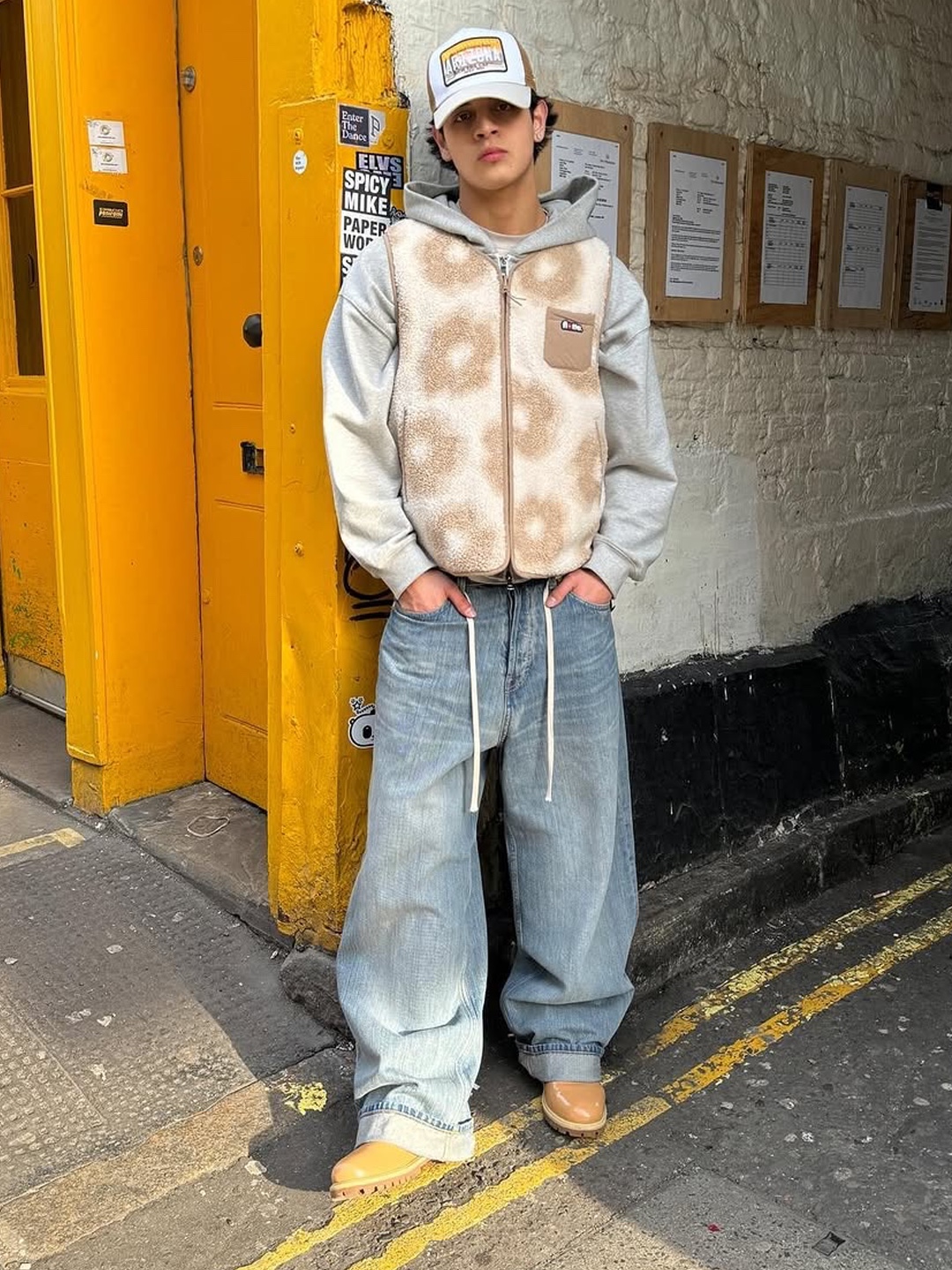 Volcom Costamesa Adress Overfit Hood Ice Grey, Auralee Selvedge Faded Heavy Denim Wide Pants Faded Indigo 착용 스타일 - 4