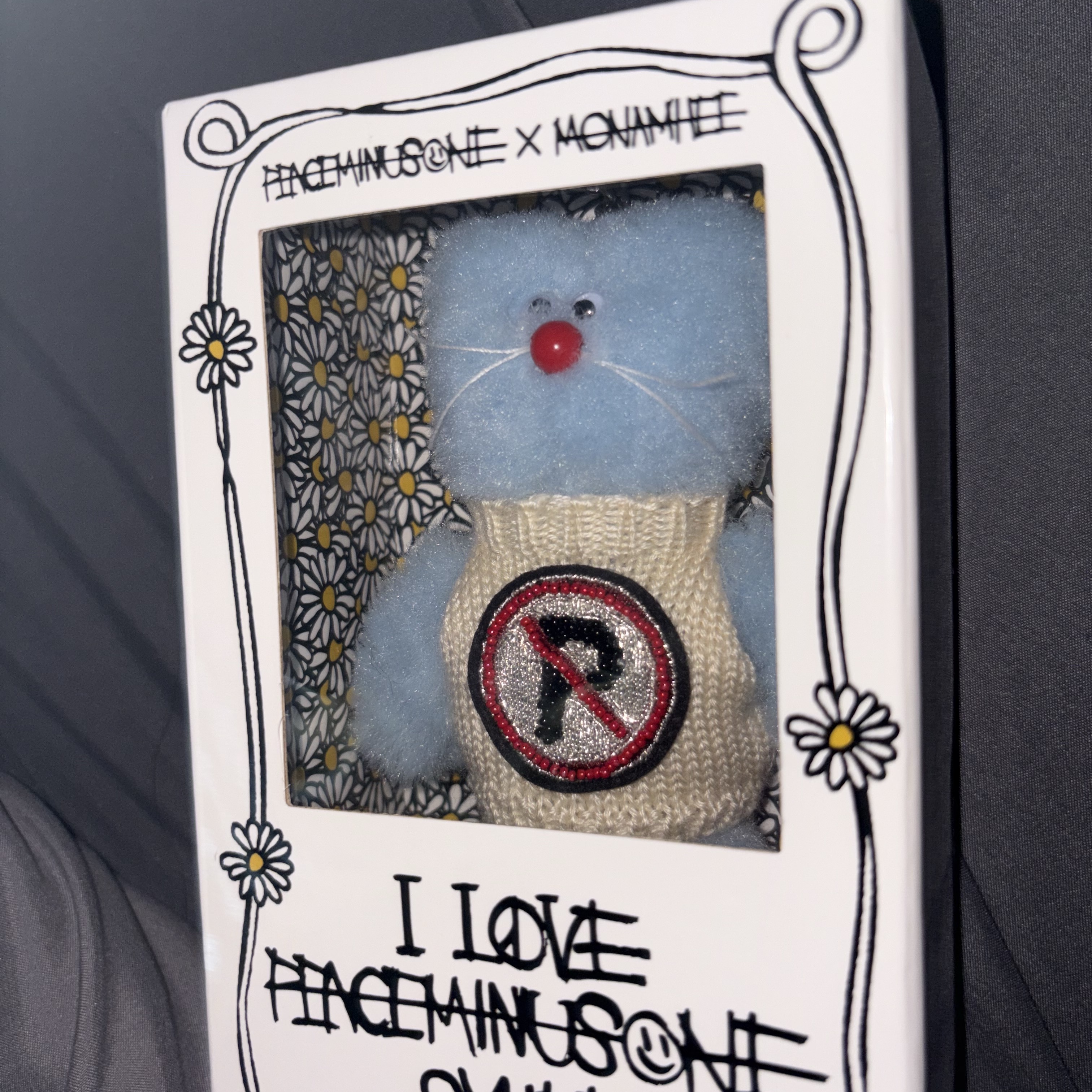 Monamhee x Peaceminusone Syhee Plush Keyring 착용 스타일