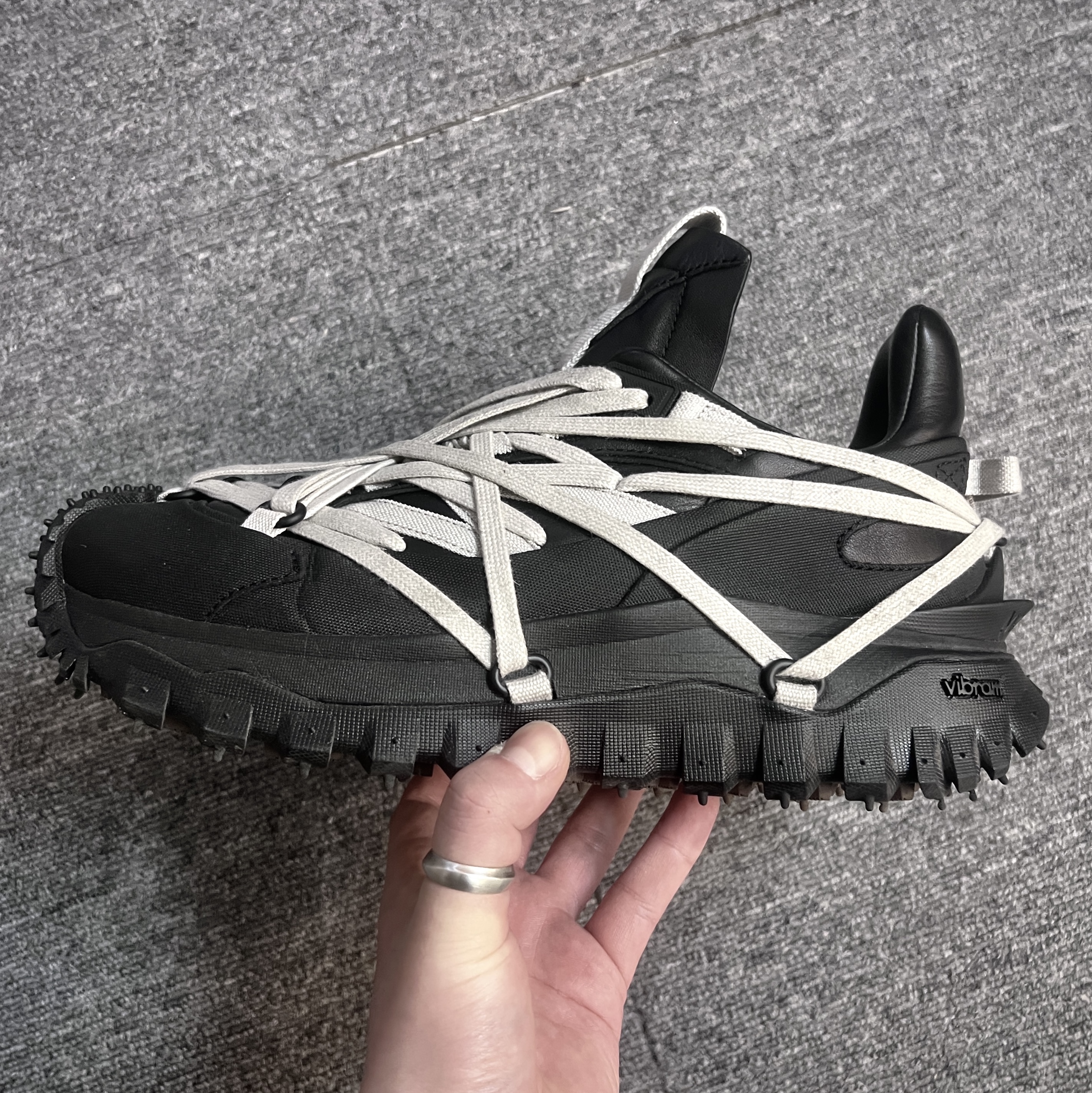Moncler x Rick Owens Trailgrip Megalace Leather Sneakers Black - 24FW, TWELVE R_09 착용 스타일