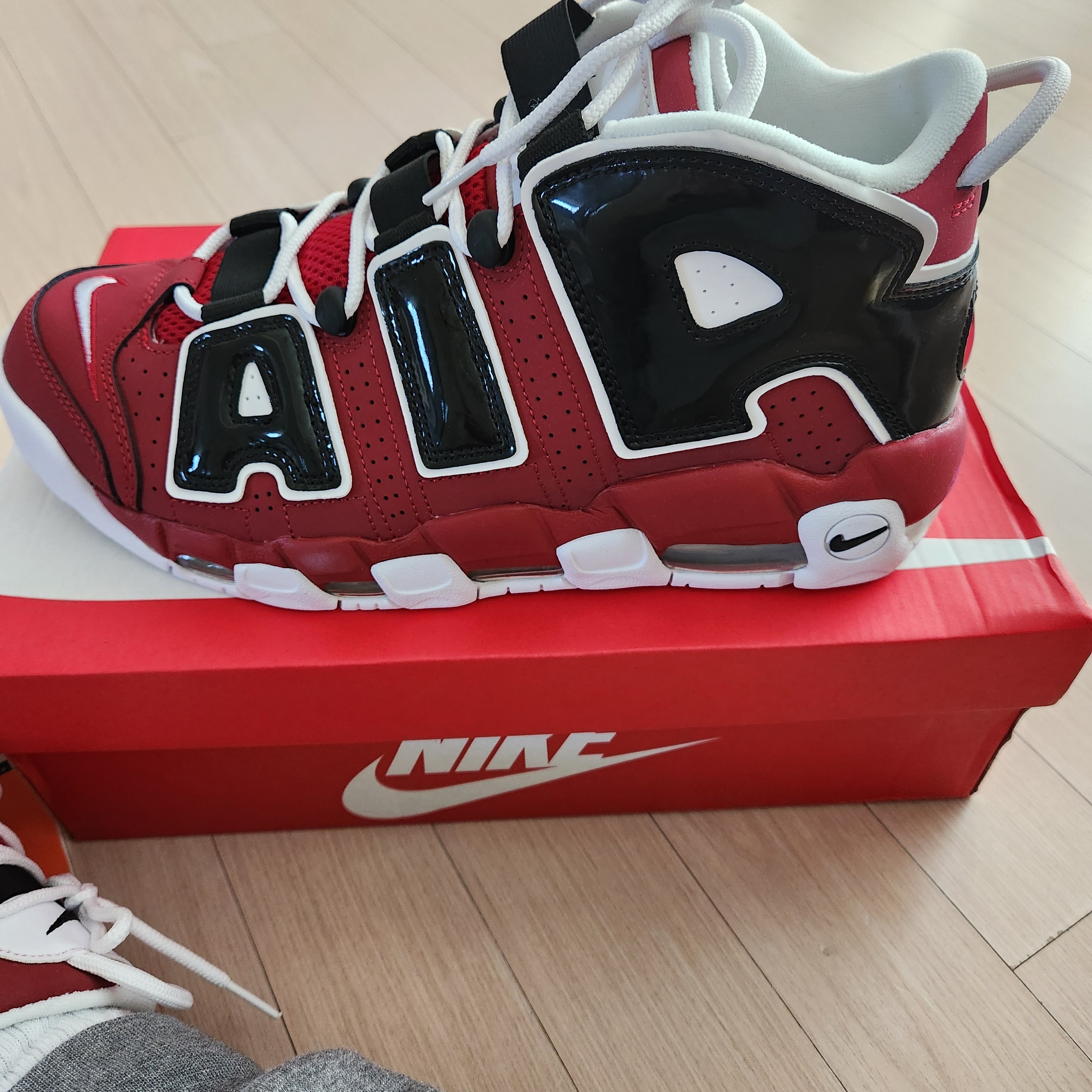 Nike Air More Uptempo 96 Bulls 2021, Nike Air More Uptempo 96 Cobalt Bliss 착용 스타일 - 4