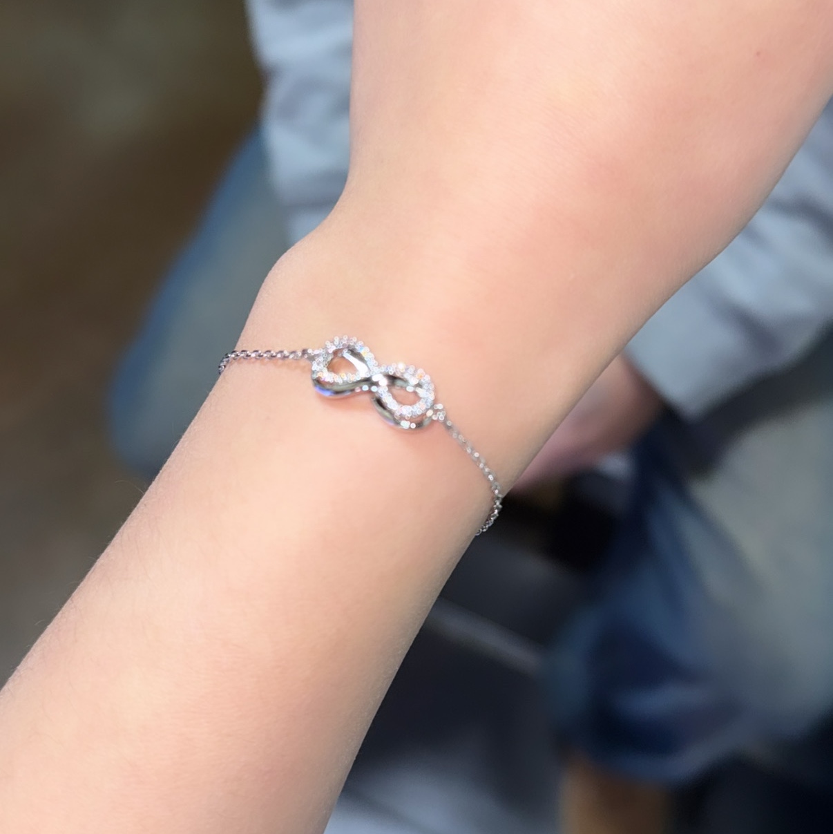 (W) Swarovski Hyperbola Bracelet Infinity White Rhodium Plated 착용 스타일