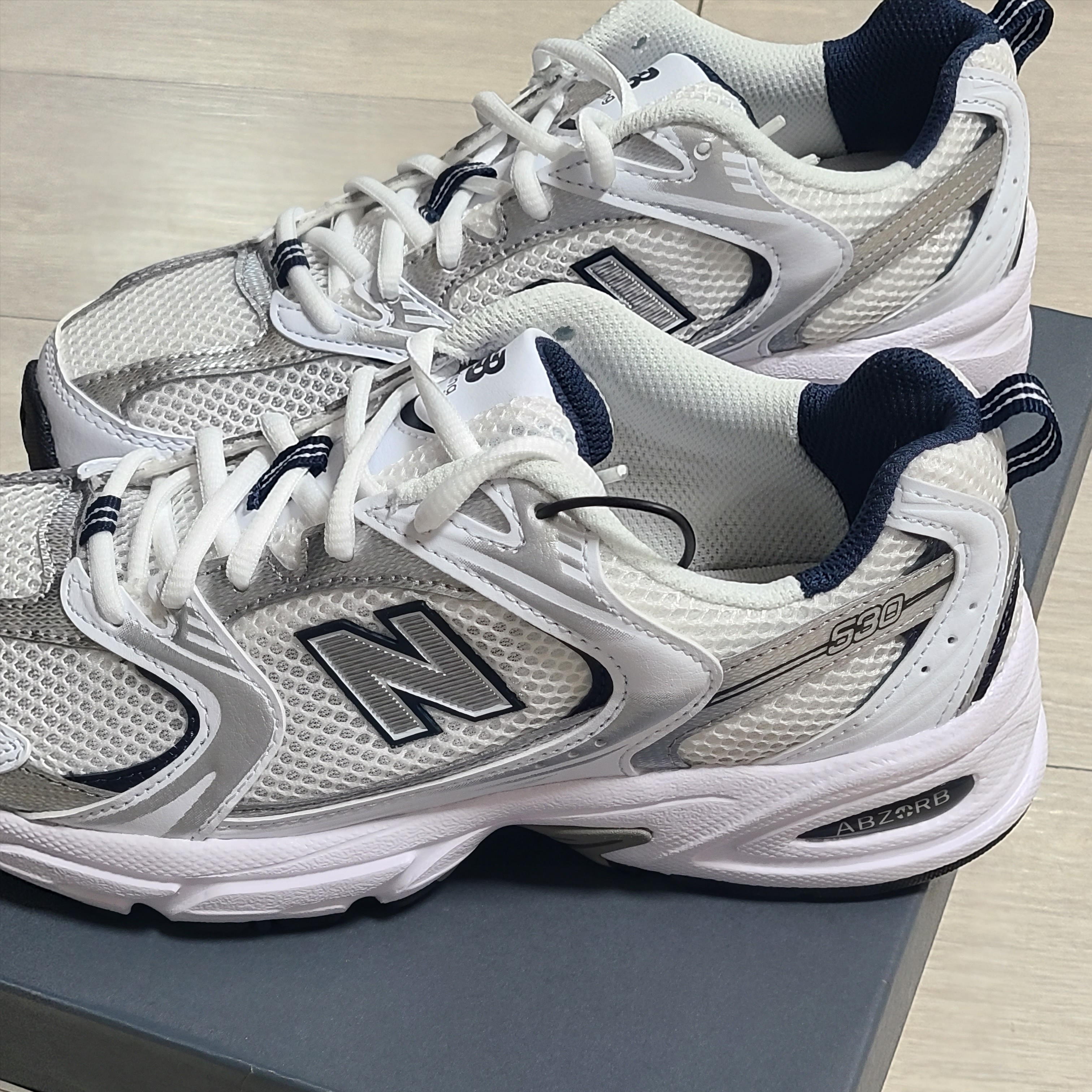 New Balance 530 White 착용 스타일 - 4