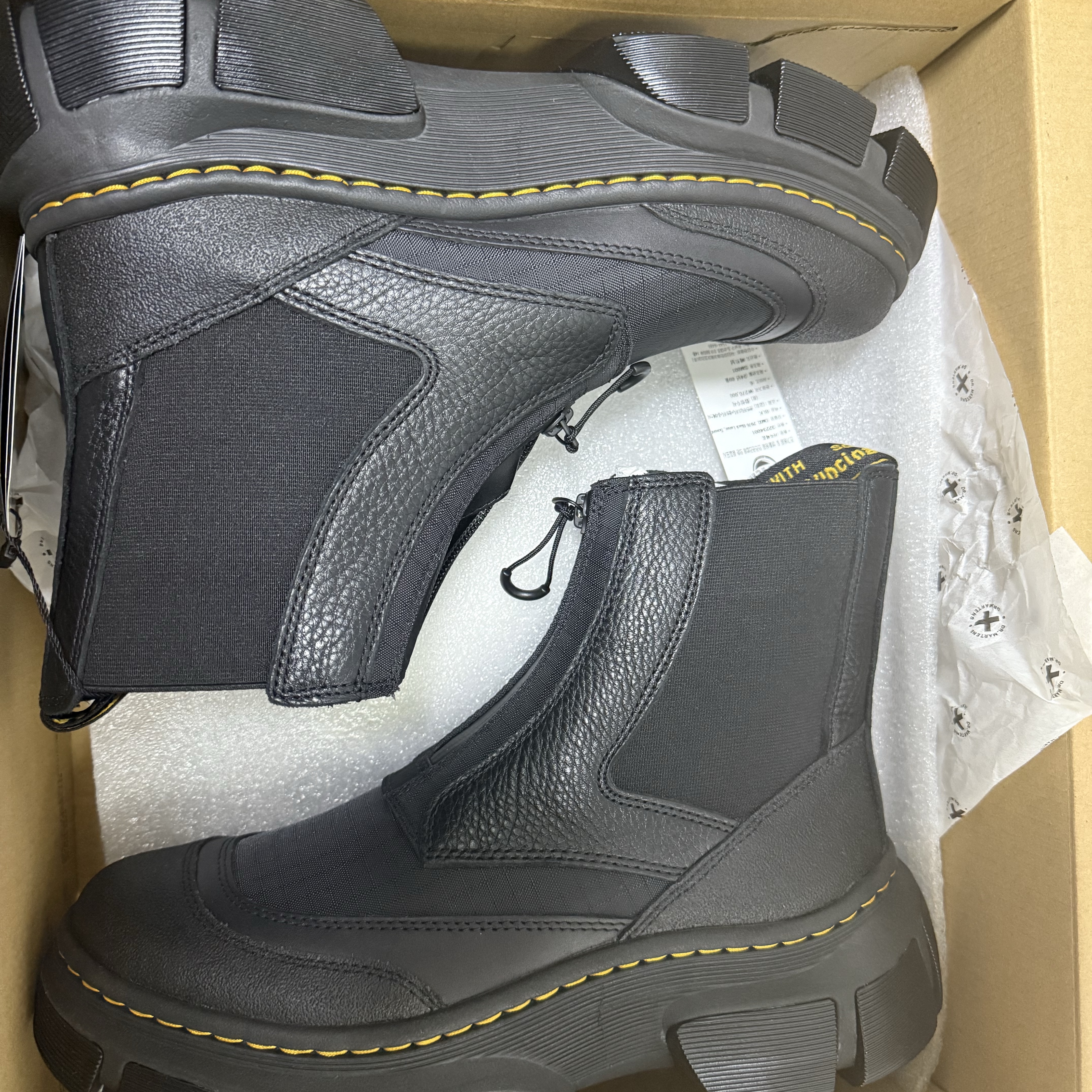 Dr. Martens 2976 DMXL Chelsea Boots Black - 24FW 착용 스타일