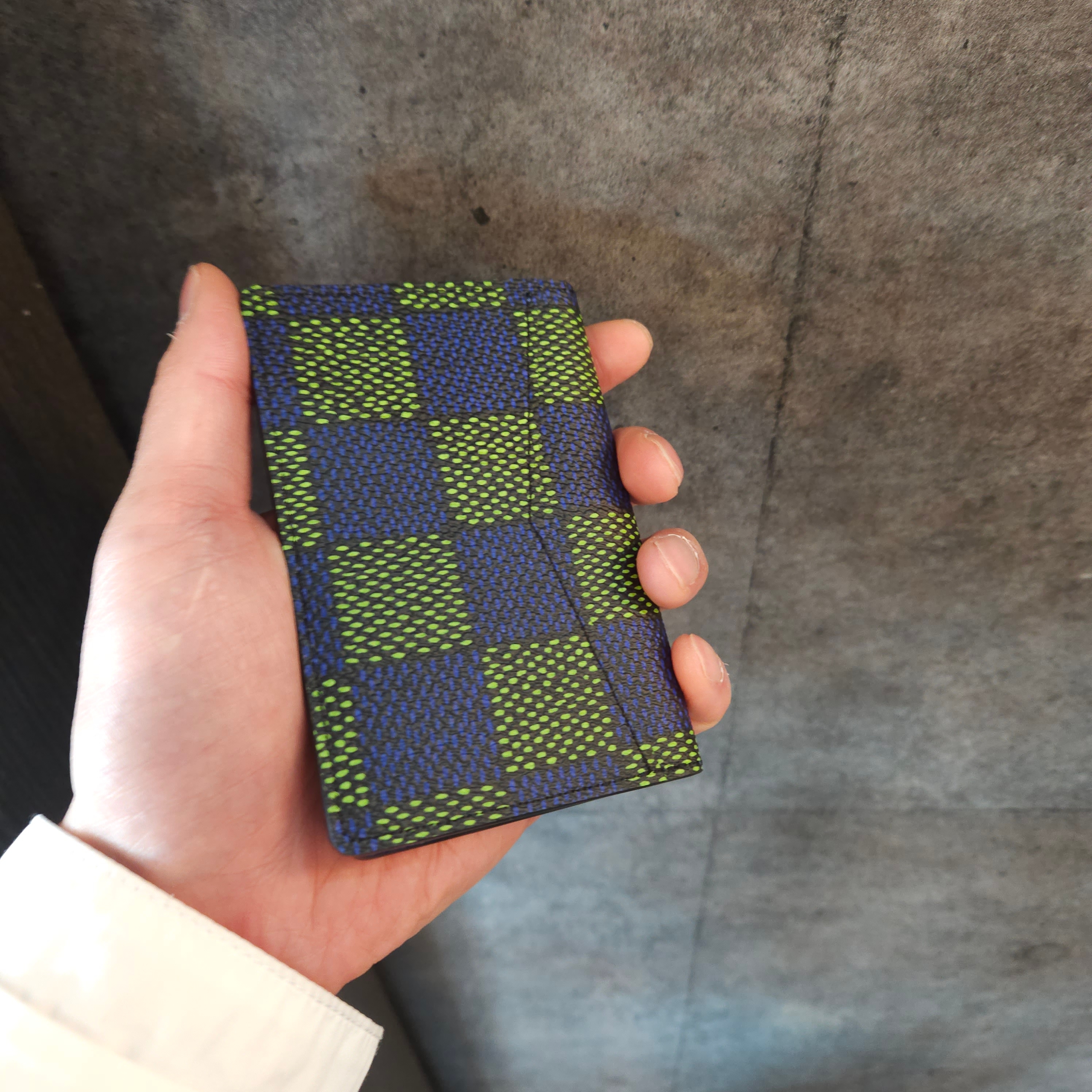 Louis Vuitton Pocket Organizer Blue Green 착용 스타일 - 3