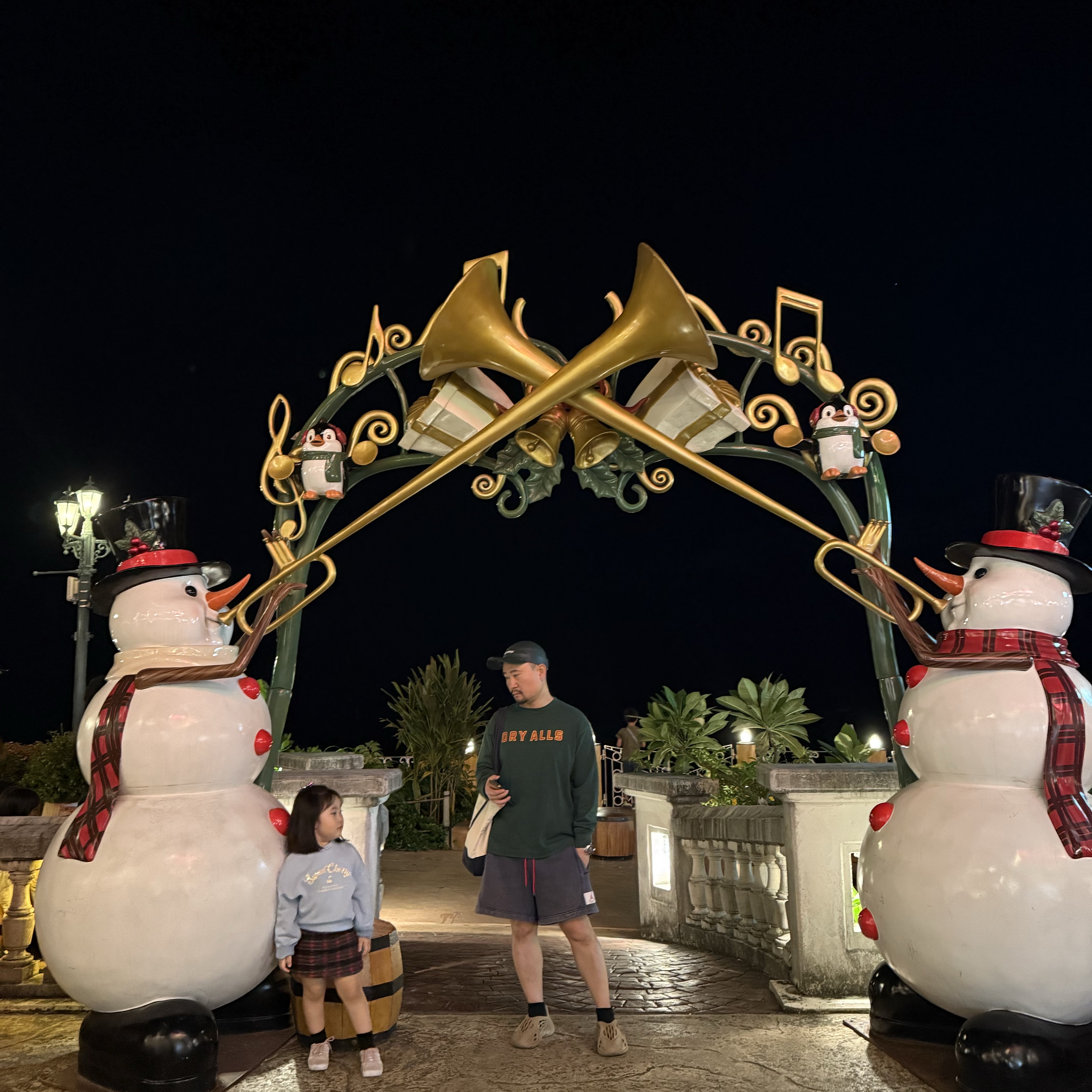 Adidas Yeezy Foam RNNR Clay Taupe, Supreme Leather Camp Cap Green - 21SS 착용 스타일