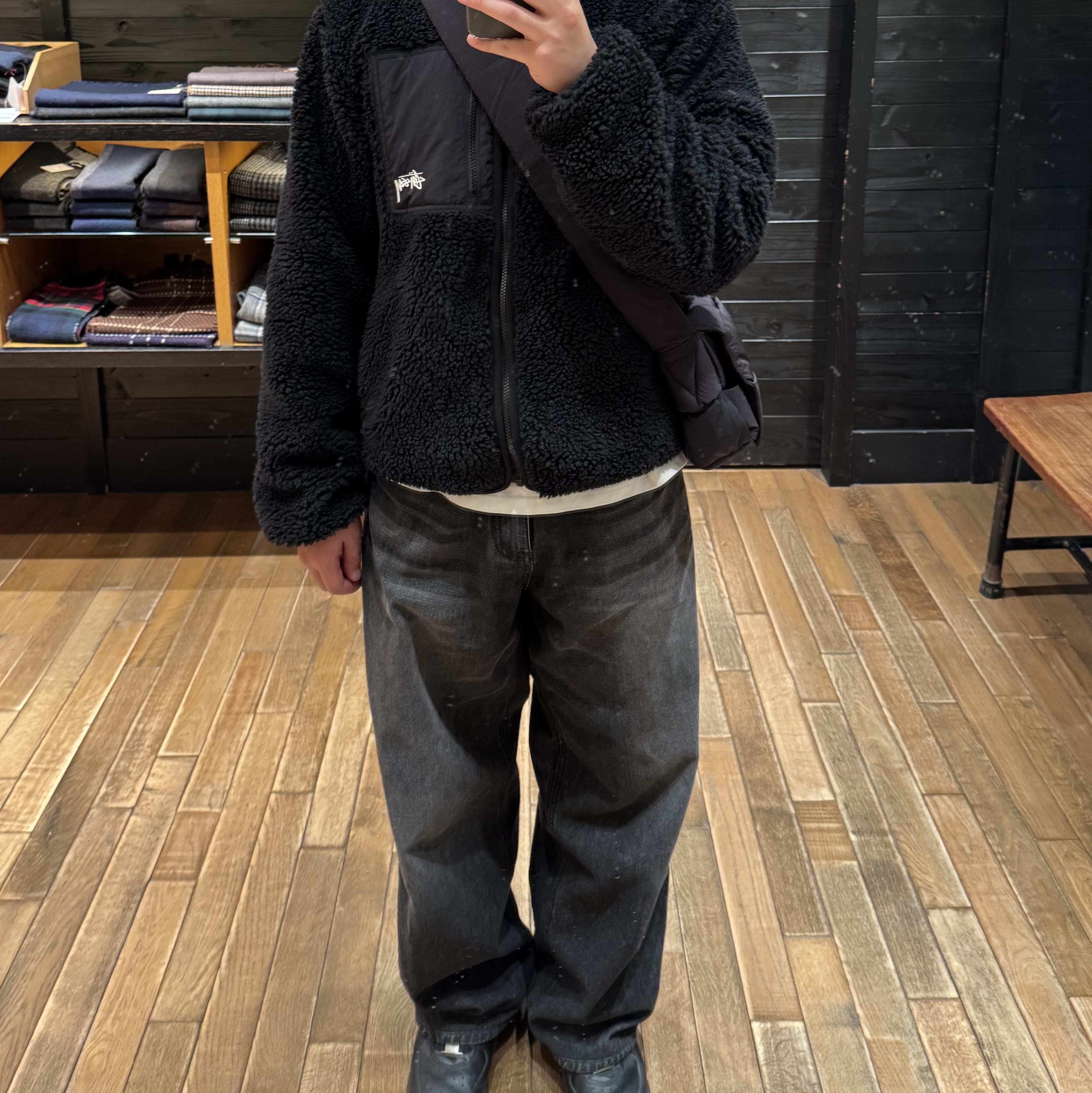 Stussy Sherpa Reversible Jacket Black, Nike x Supreme Air Force 1 Low Black 착용 스타일