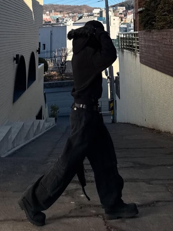 [KREAM 단독] BLR x POG Divided Curved Line Double Buckle Pants Black 착용 스타일