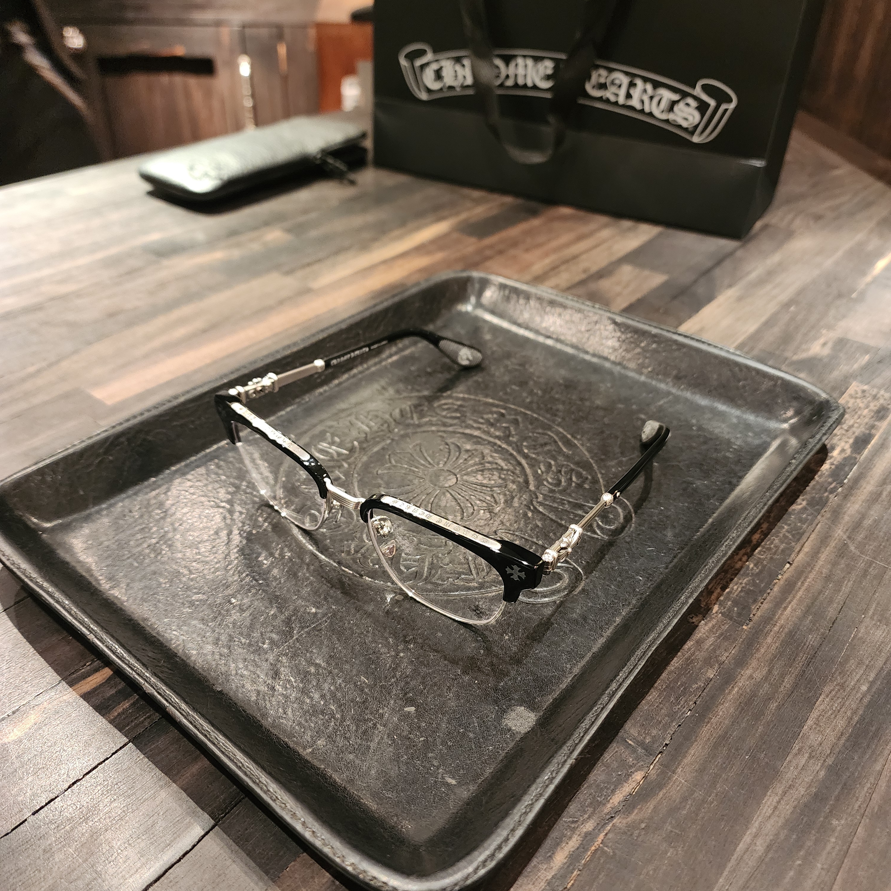 Chrome Hearts Bonennoisseur II Black Brushed Silver 착용 스타일 - 1
