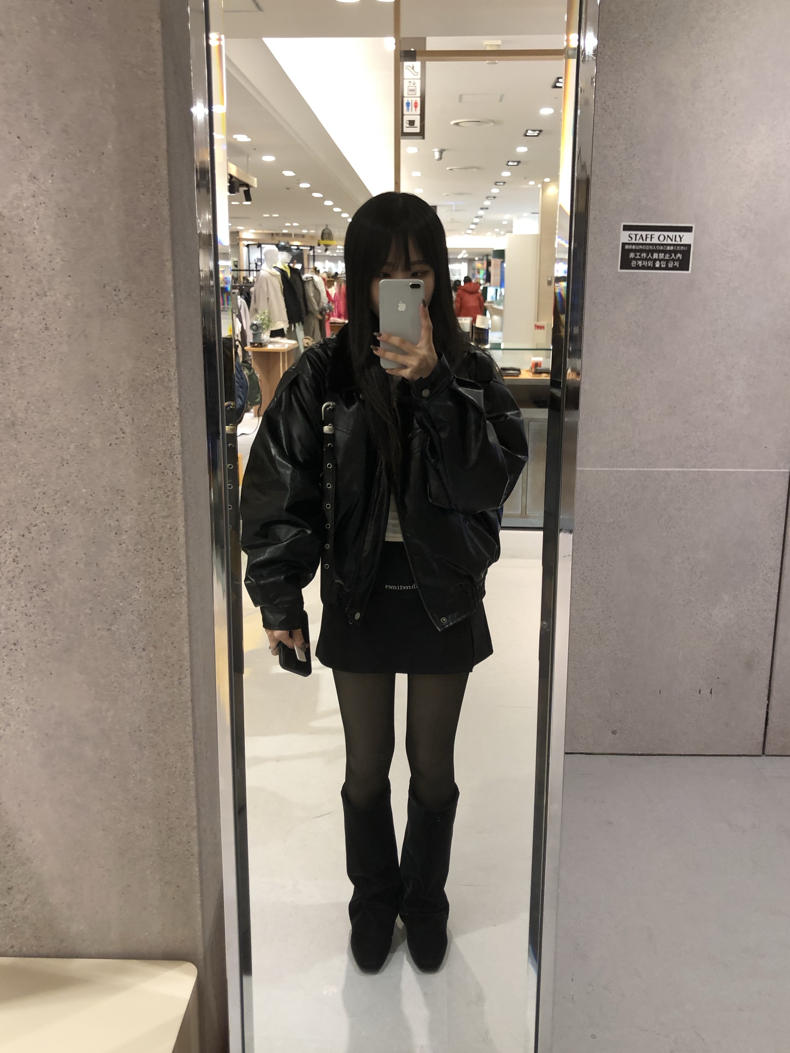 (W) Bohemian Seoul Crinkled Leather Fur Blouson Jumper Black, (W) Threetimes Athletic Slit Skirt Black 착용 스타일