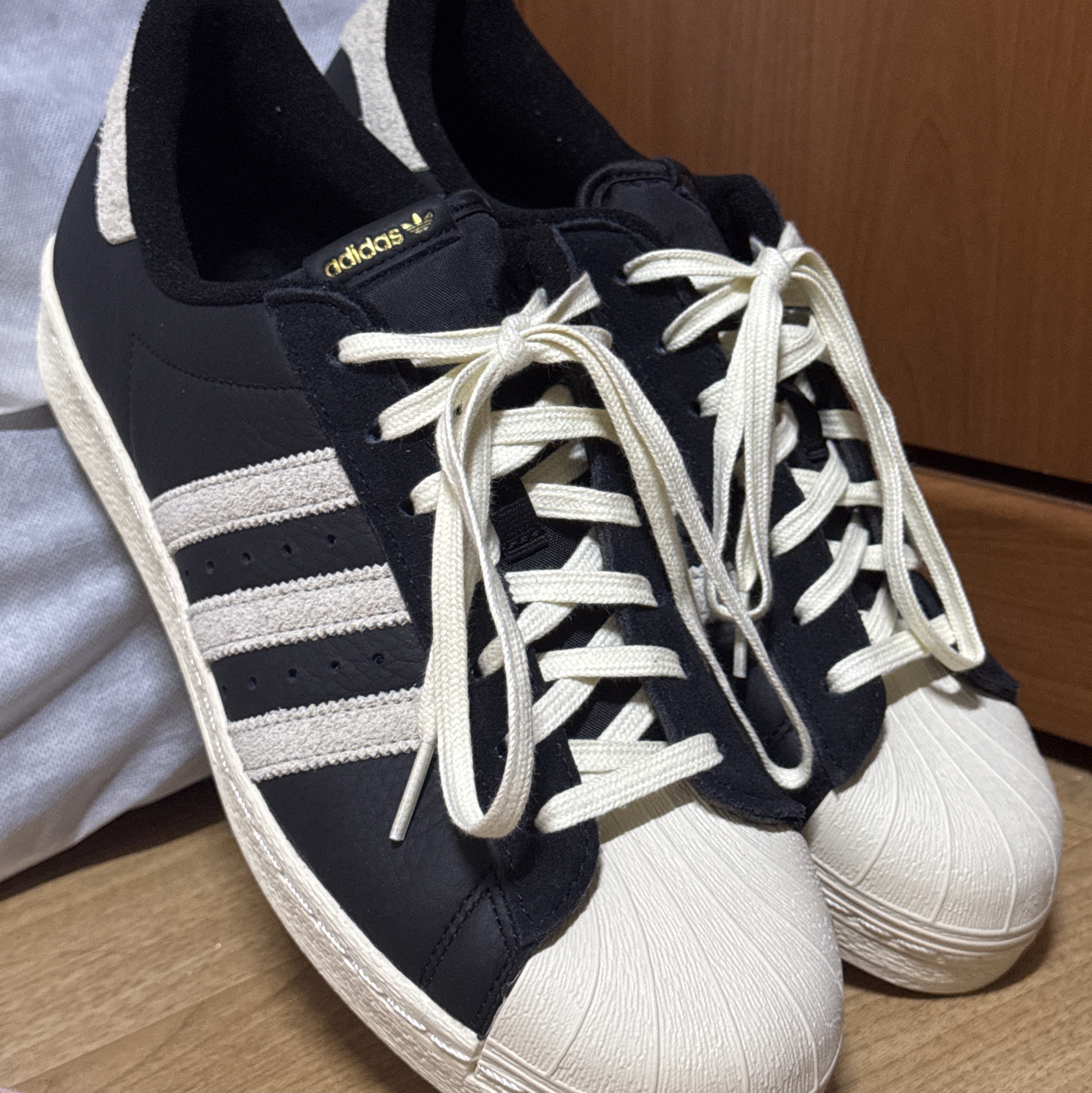 Adidas Superstar 82 Black White 착용 스타일