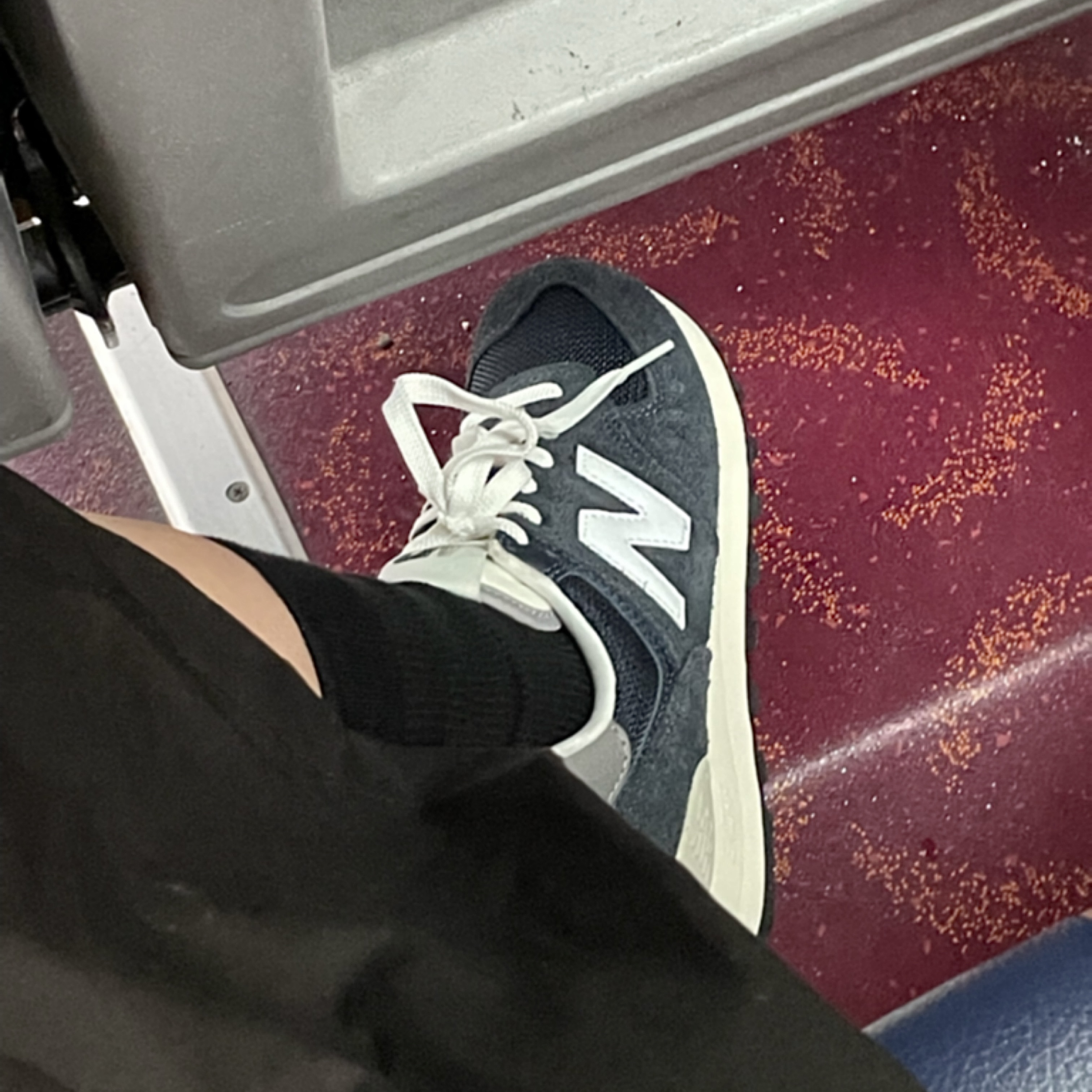New Balance 574 Heritage Navy 착용 스타일