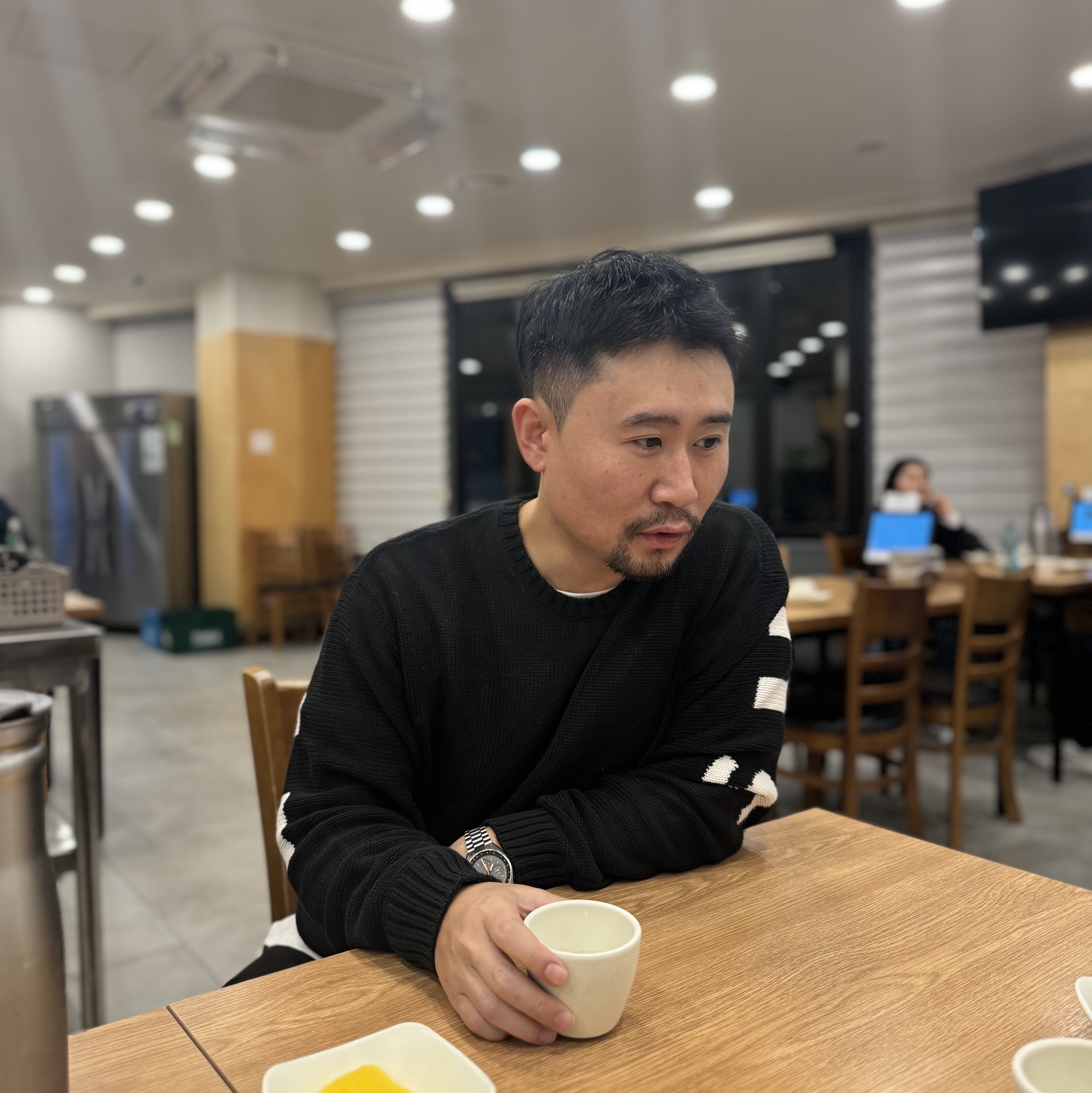 Supreme Back Logo Sweater Black - 20SS 착용 스타일