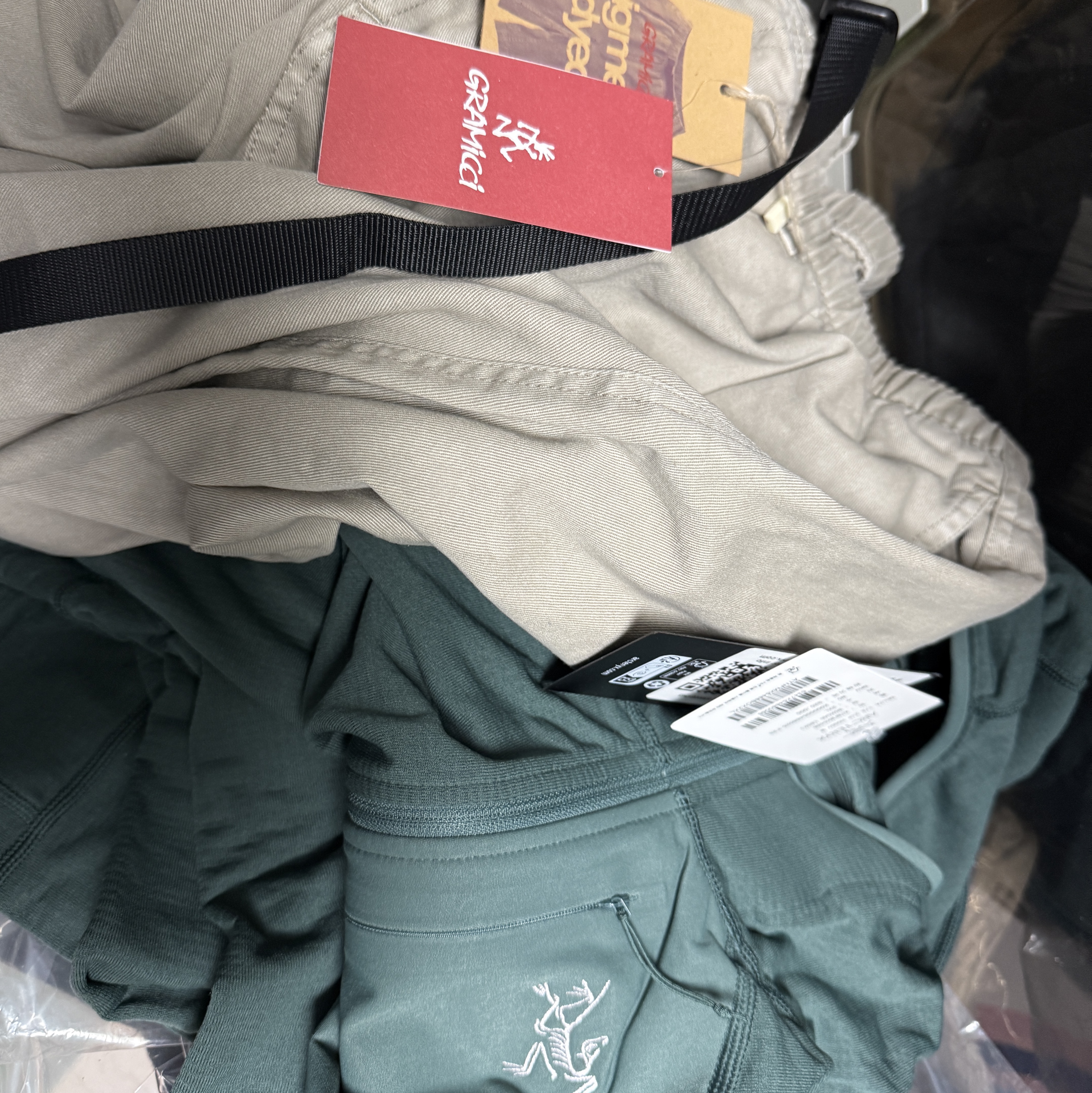 Arc'teryx Delta Hoodie Forage 착용 스타일