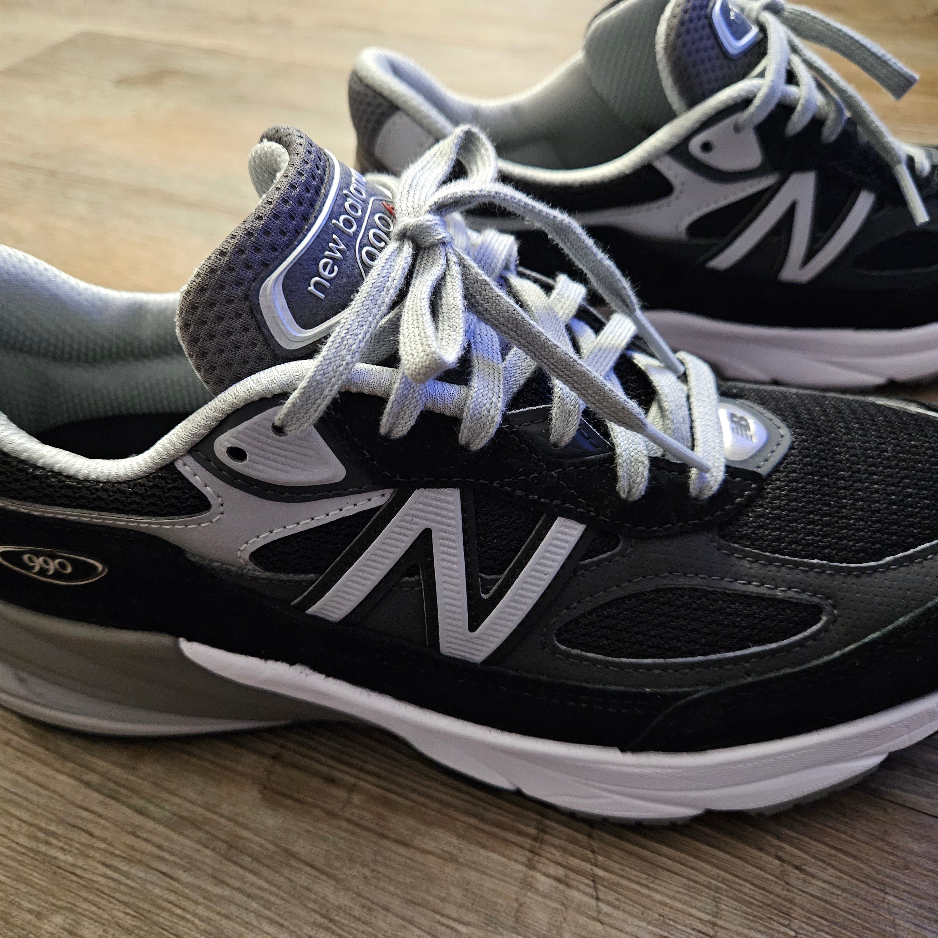 New Balance 990v6 Made in USA Black White 착용 스타일 - 4