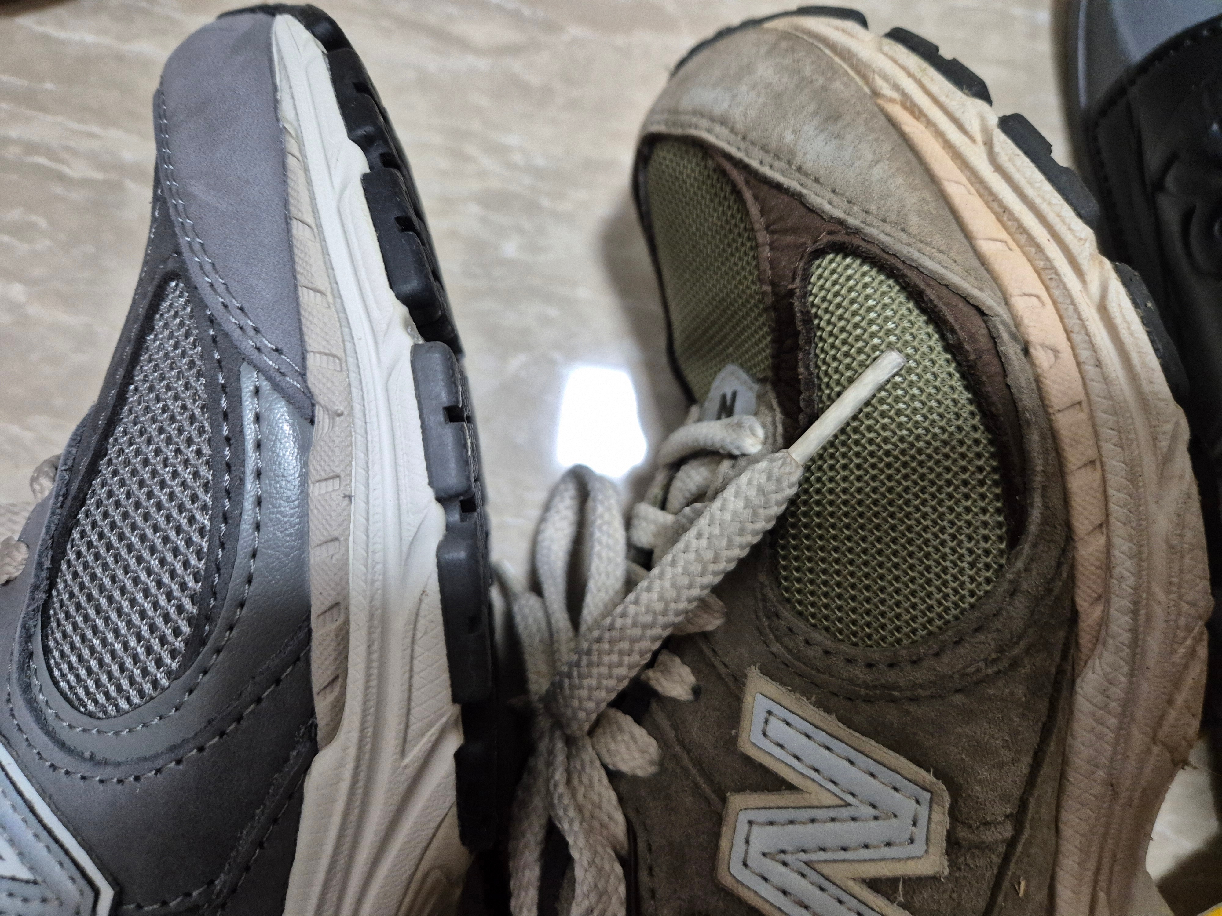 New Balance 2002R Premium Vintage Grey 착용 스타일