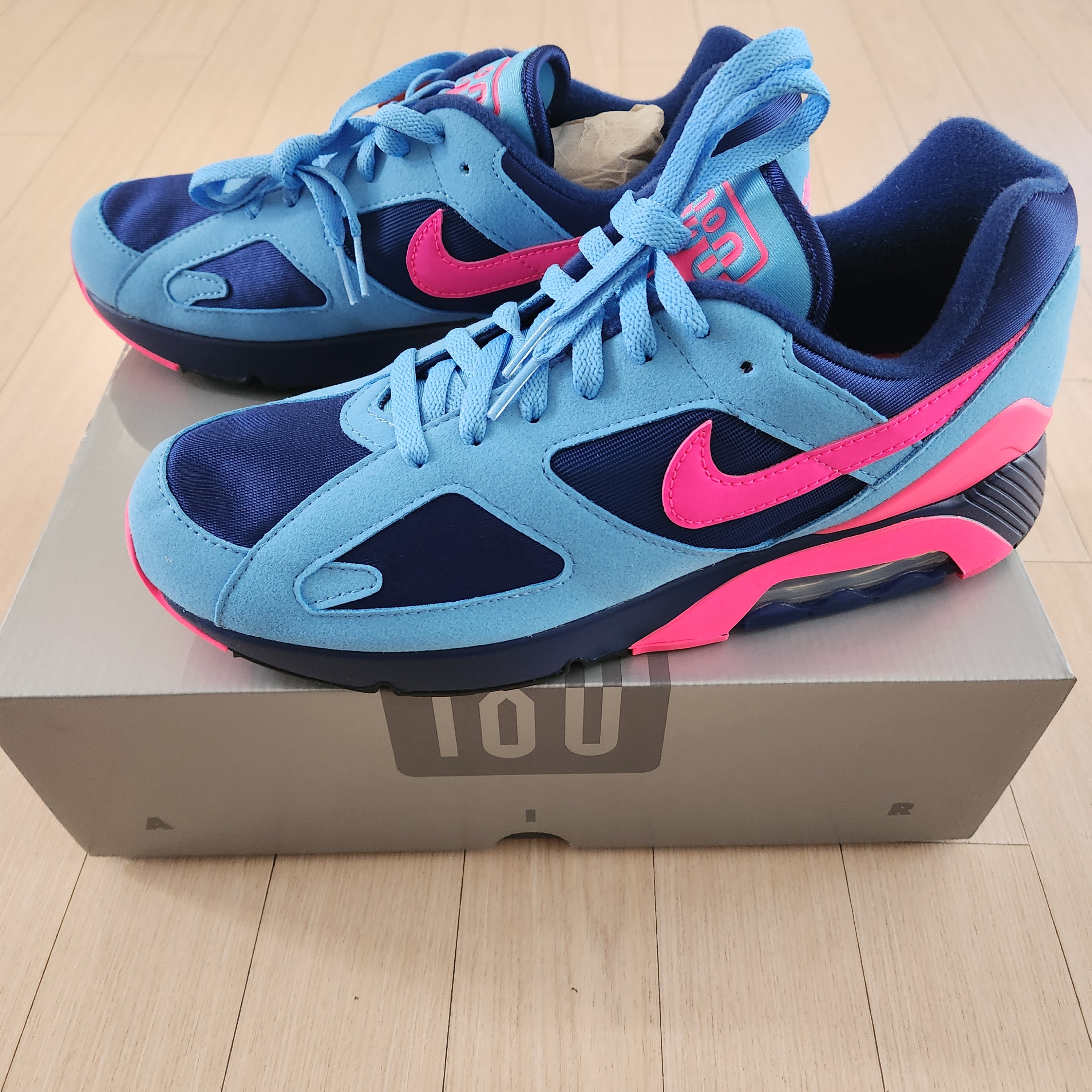 Nike Air 180 University Blue and Hyper Pink 착용 스타일 - 2
