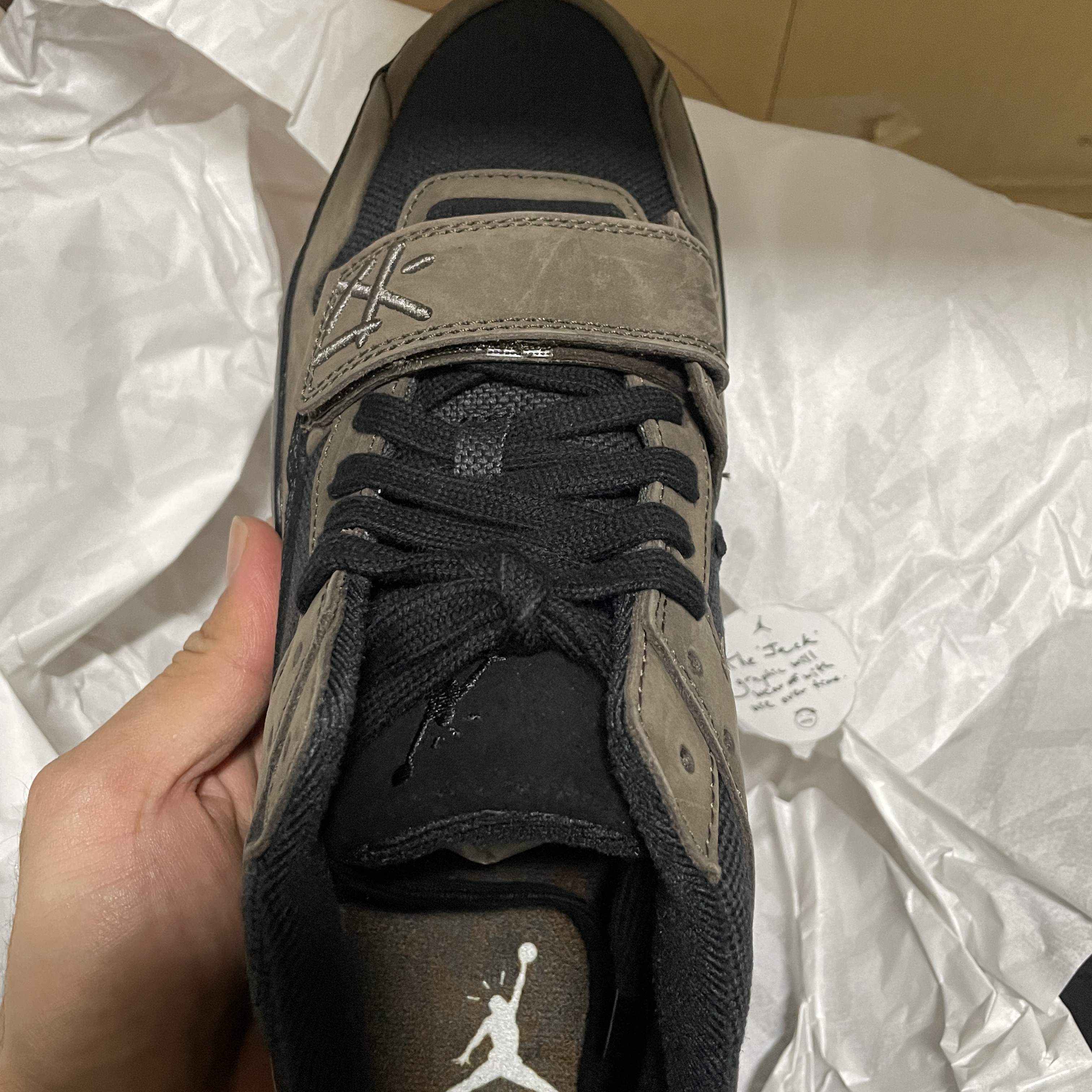 Jordan x Travis Scott Jumpman Jack TR Black and Dark Mocha 착용 스타일 - 2