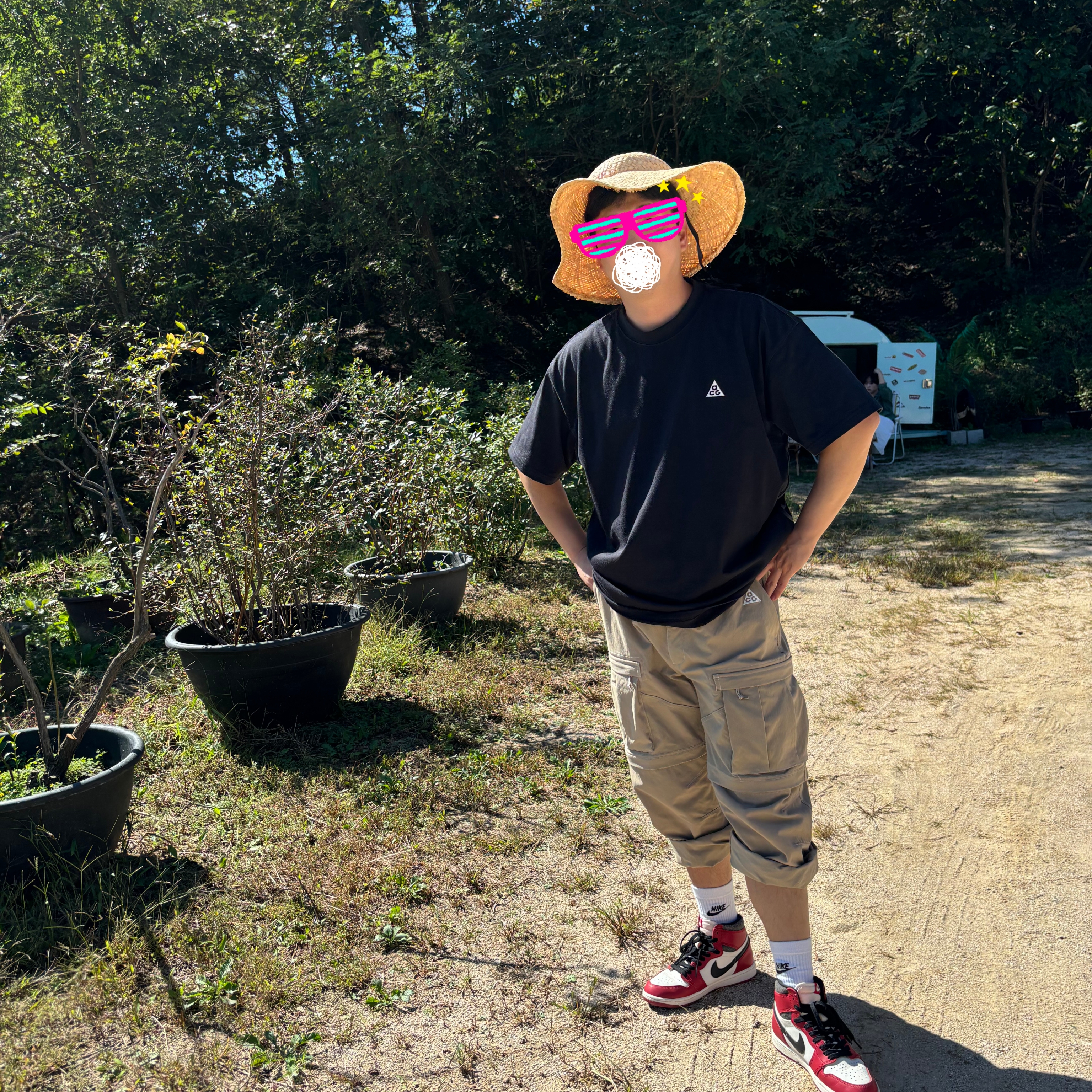 Nike ACG Smith Summit Cargo Pants Khaki Iron Ore - Asia, Jordan 1 Retro High OG Chicago 2022 착용 스타일
