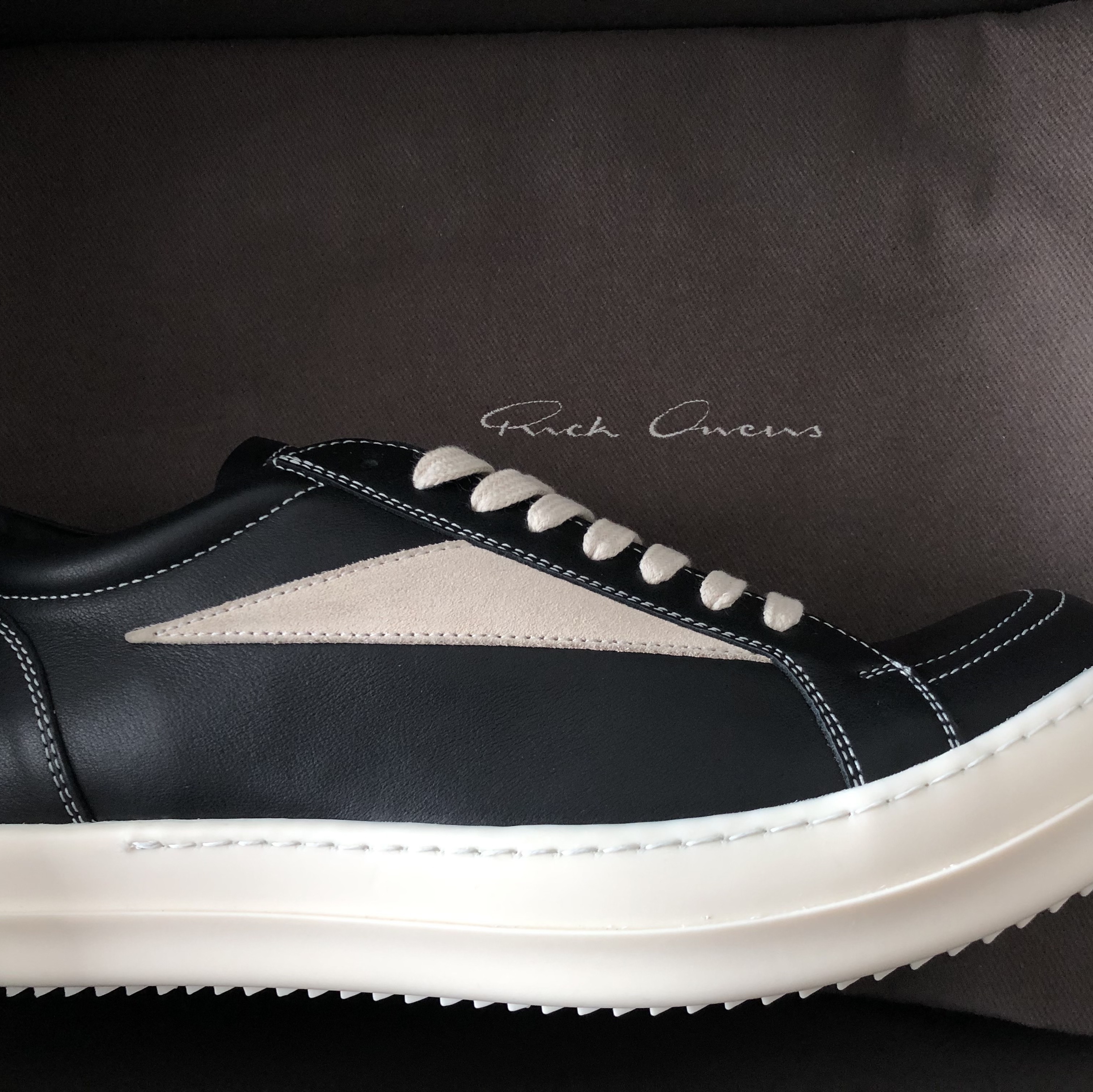 Rick Owens Vintage Sneaks Black Milk 착용 스타일