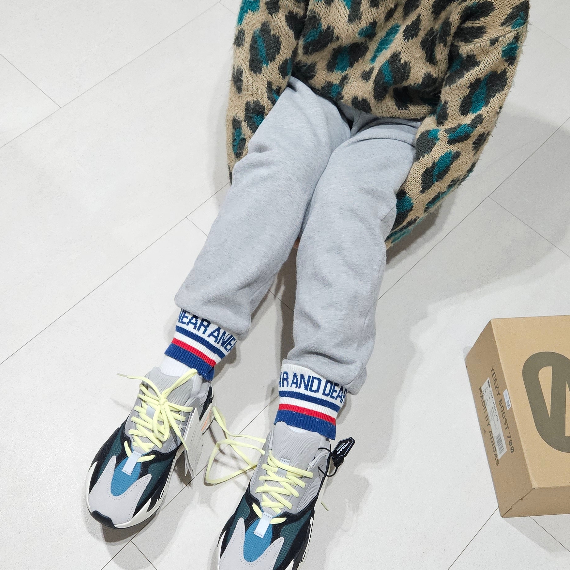 Adidas Yeezy Boost 700 Wave Runner Solid Grey 2017/2019 착용 스타일
