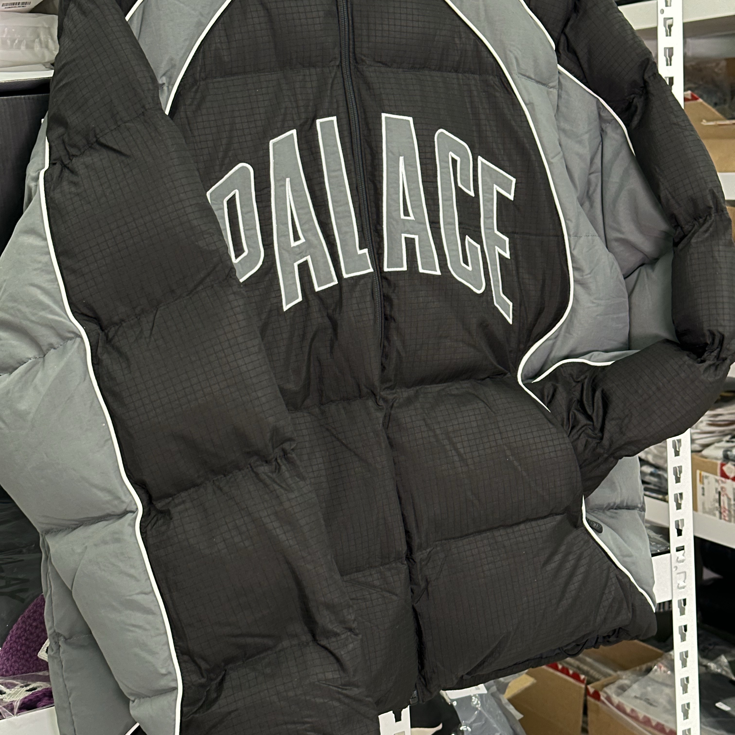 Palace Sport Mit Puffa Black Concrete Grey - 24FW 착용 스타일 - 2