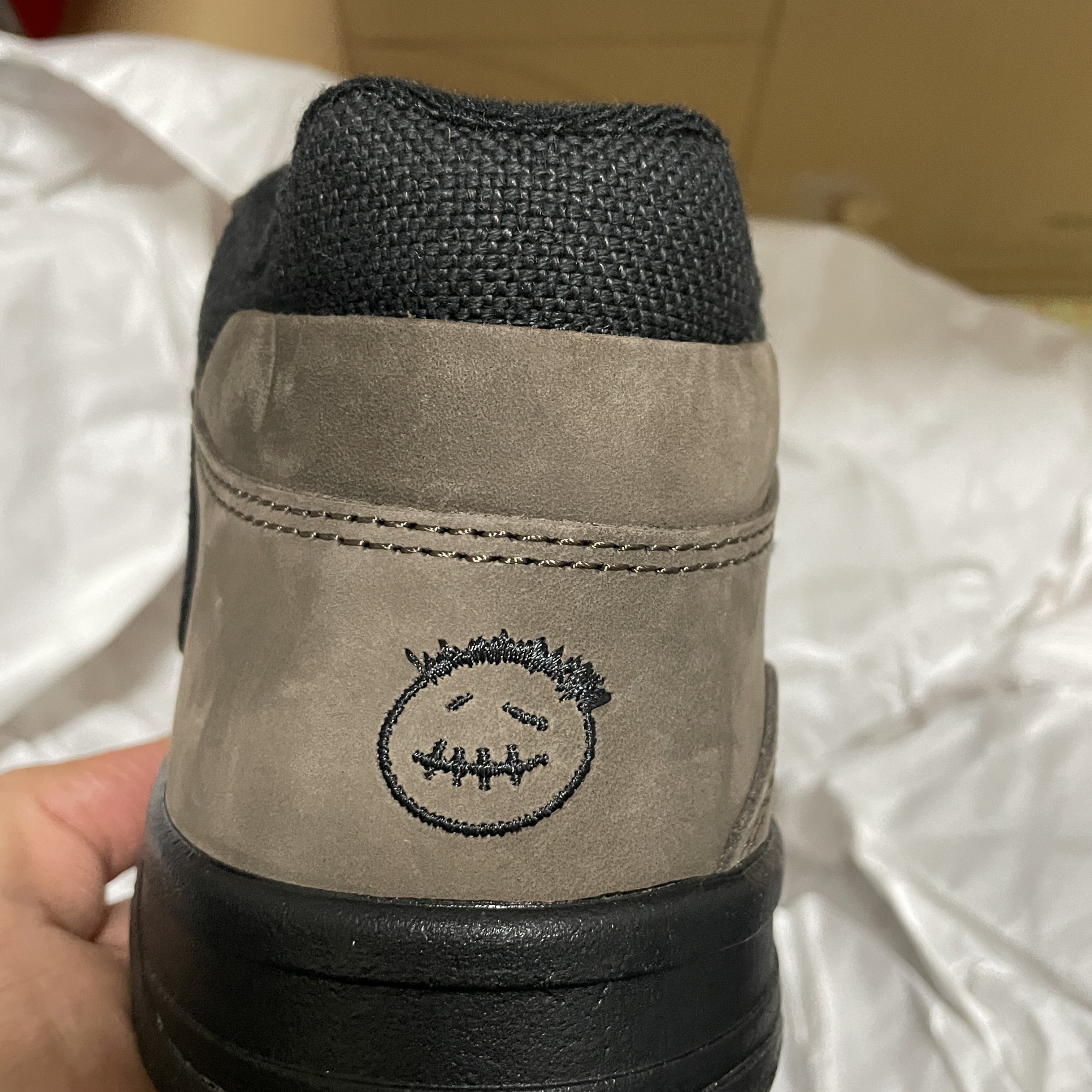 Jordan x Travis Scott Jumpman Jack TR Black and Dark Mocha 착용 스타일 - 3