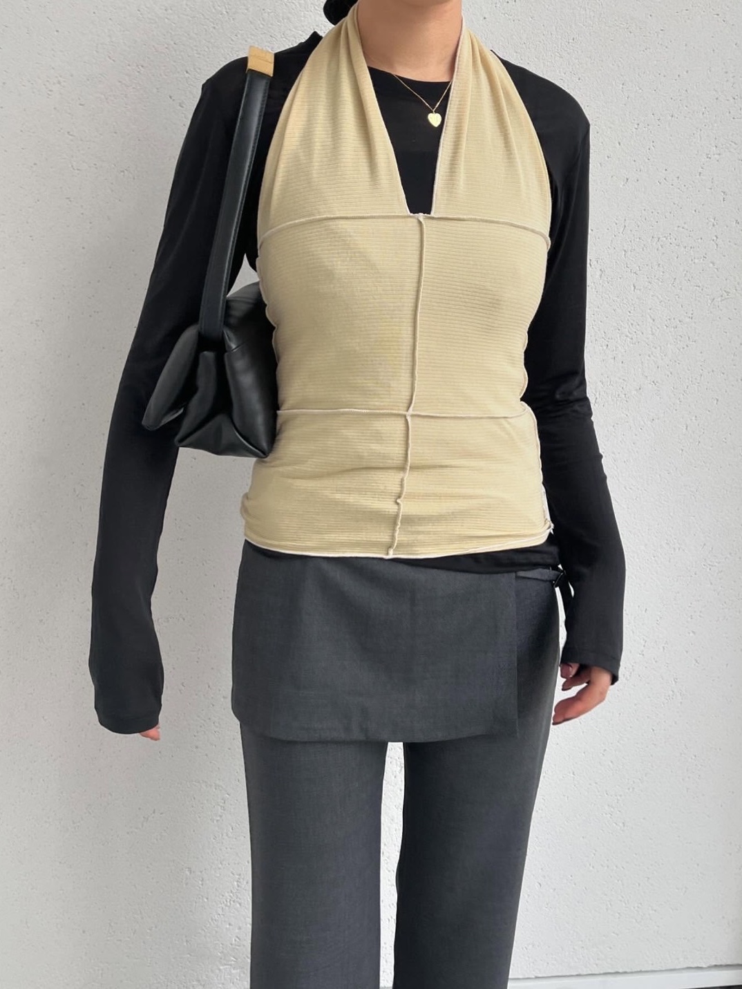 Baserange Women Cinder Halter Top Hen Yellow - 25SS 착용 스타일 - 2