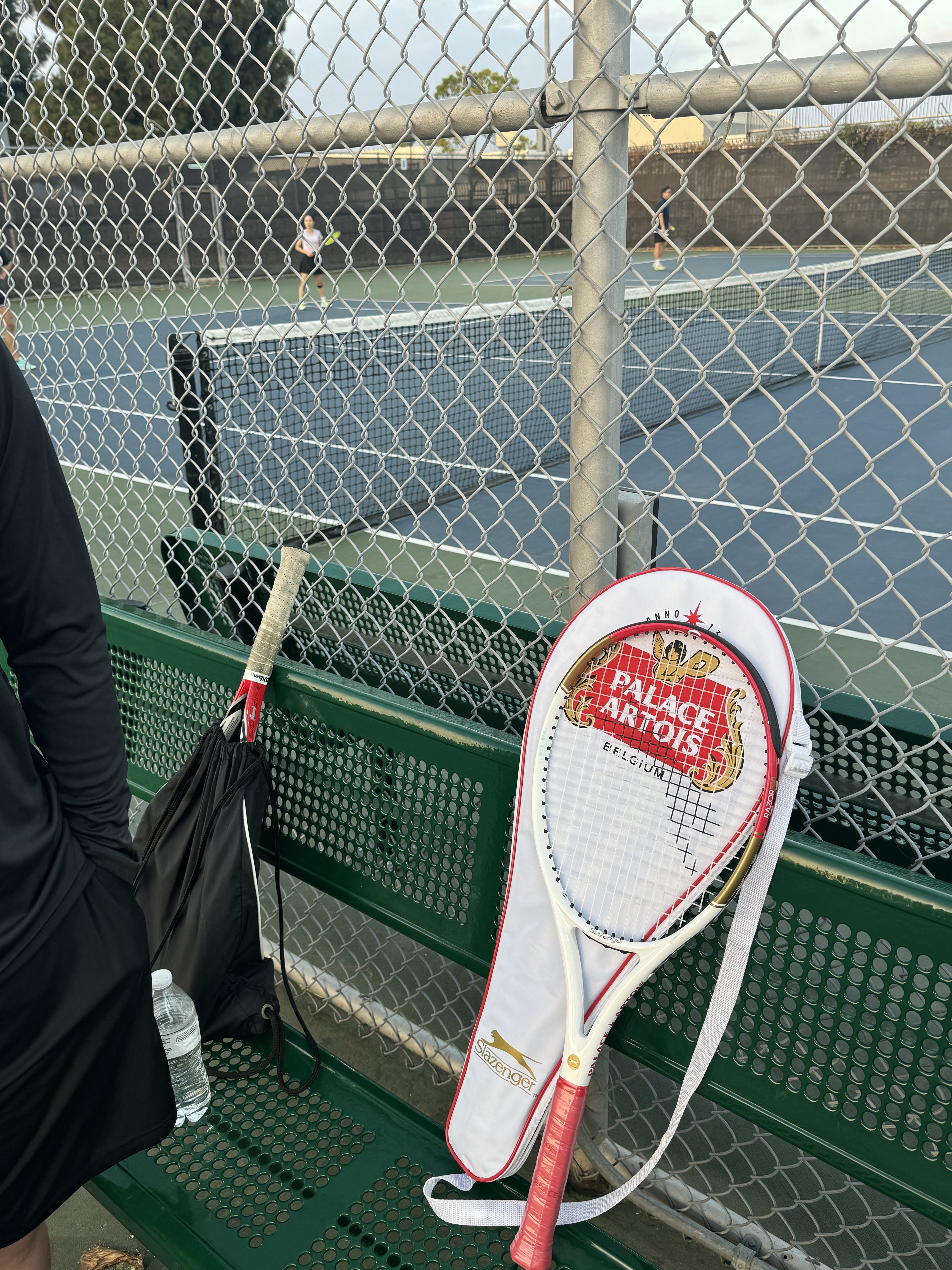 Palace x Stella Artois Tennis Racket White - 24SS 착용 스타일 - 1