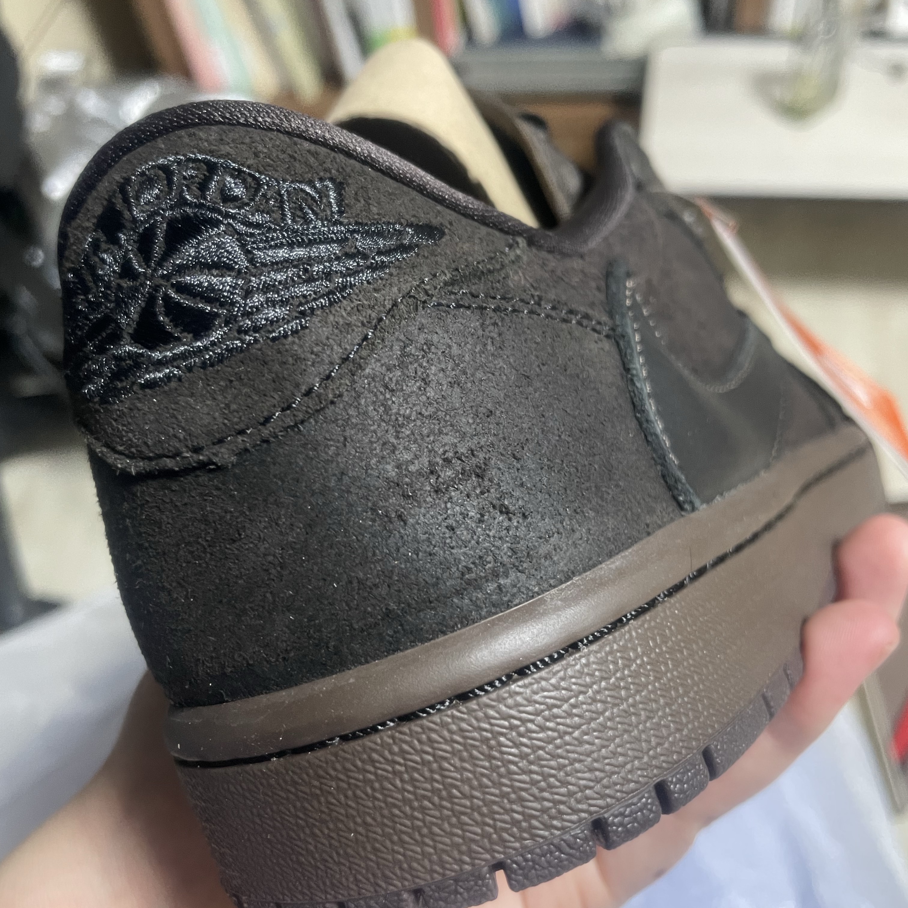 Jordan 1 x Travis Scott Retro Low OG SP Velvet Brown and Dark Mocha 착용 스타일 - 5