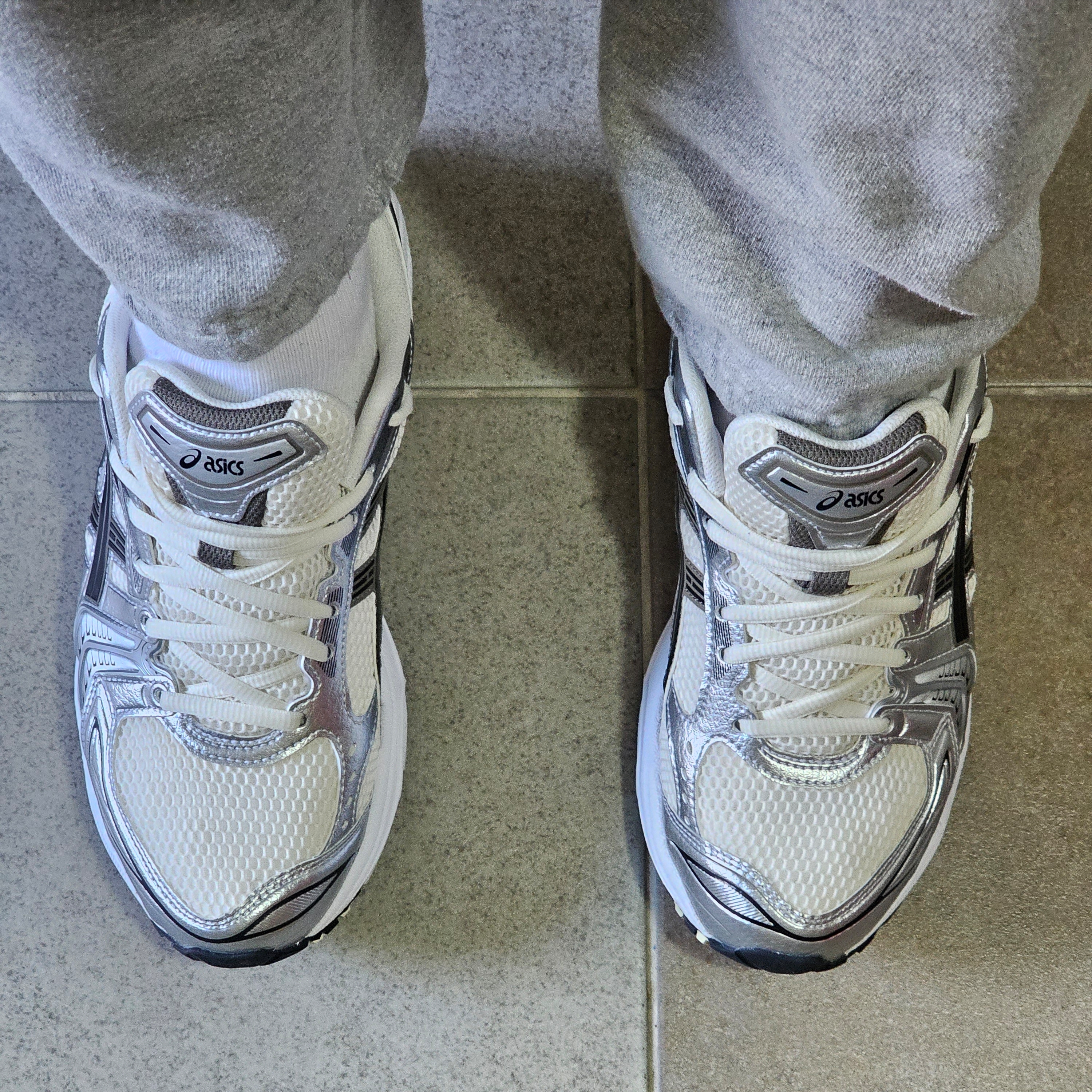 Asics Gel-Kayano 14 Cream Black 착용 스타일
