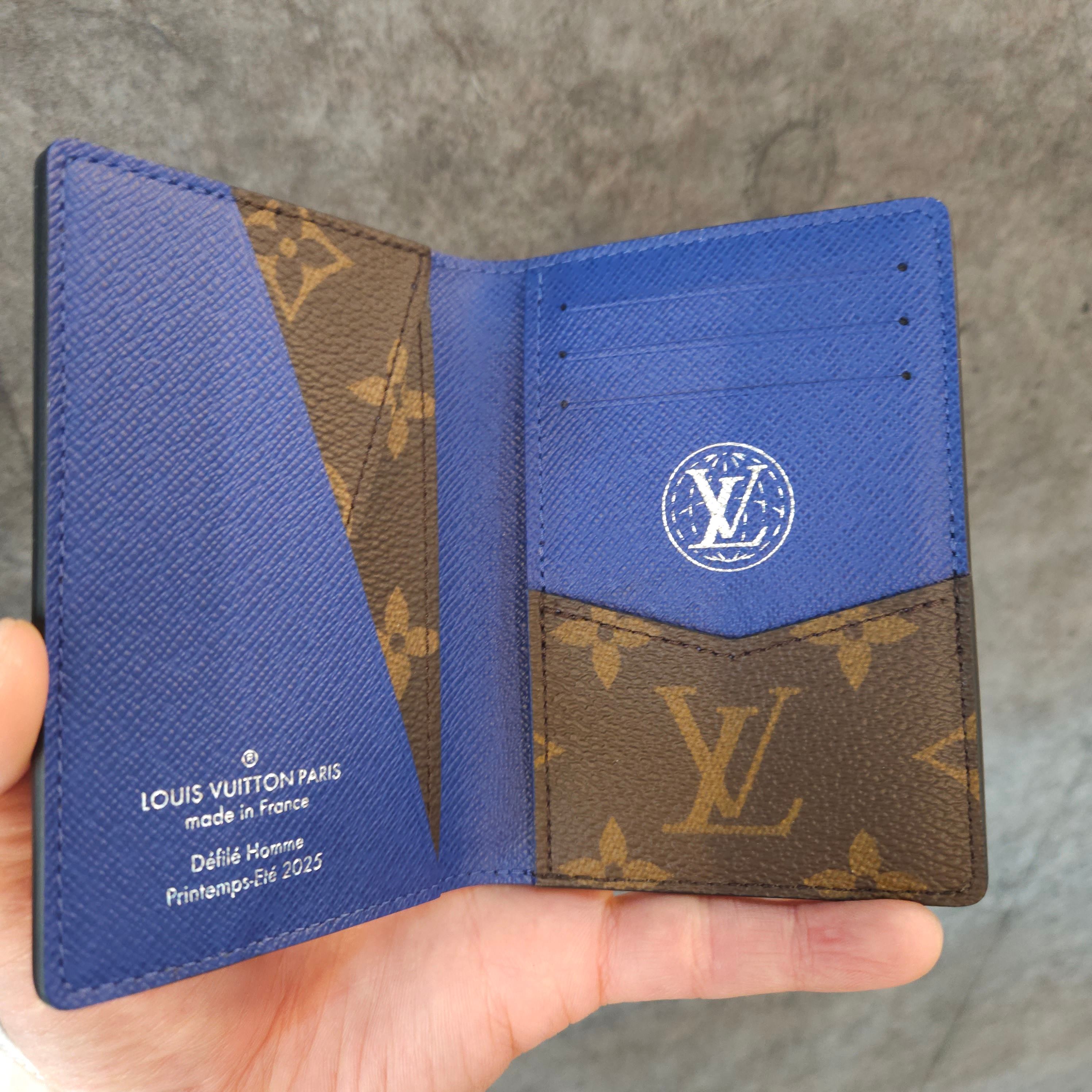 Louis Vuitton Pocket Organizer Blue Green 착용 스타일 - 2