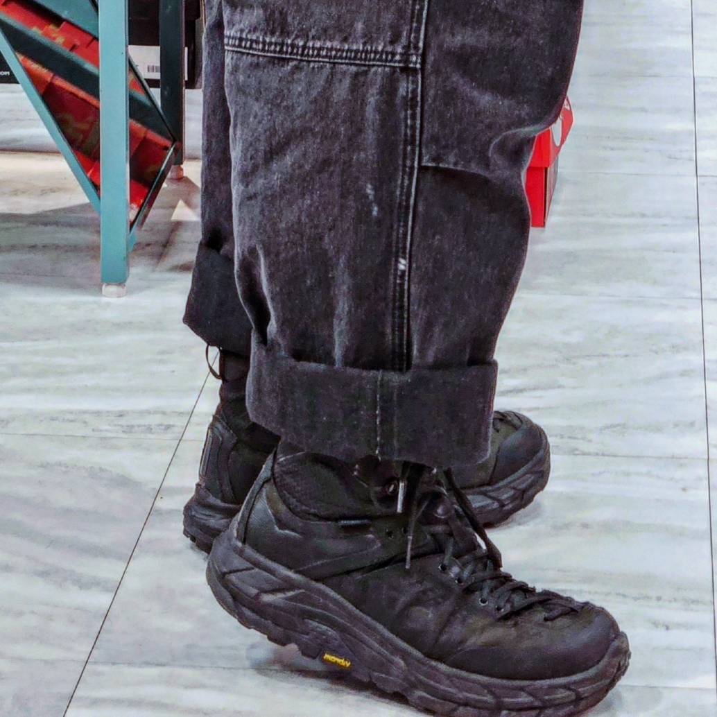 Hoka Tor Ultra Hi 2 WP Black 착용 스타일