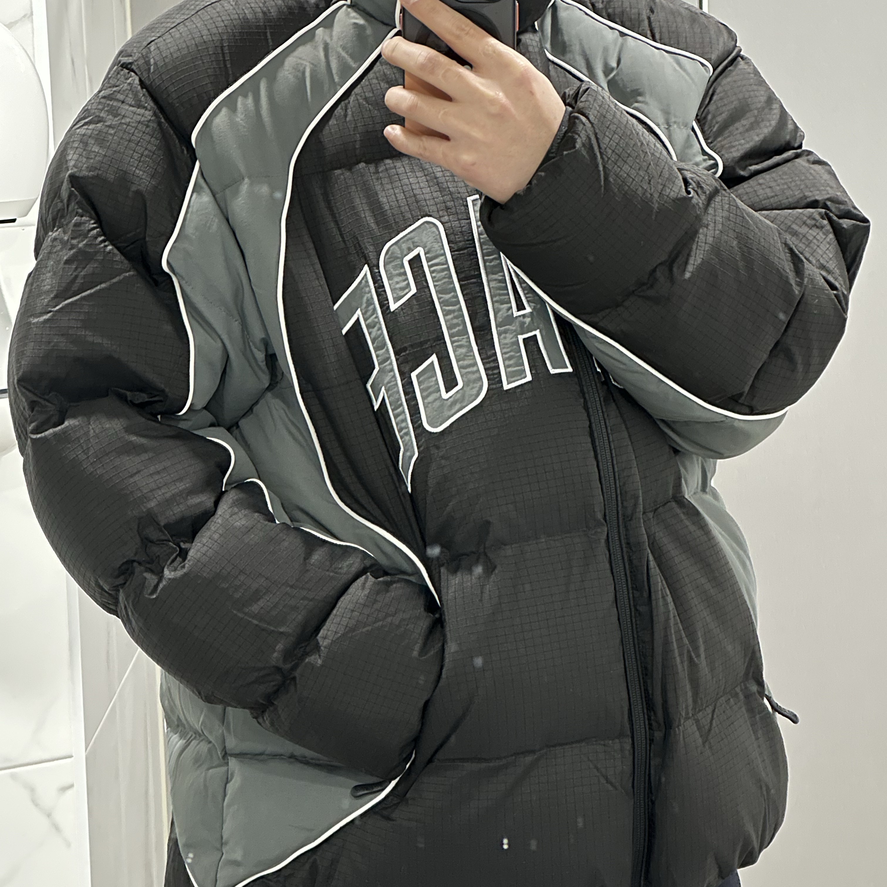 Palace Sport Mit Puffa Black Concrete Grey - 24FW 착용 스타일 - 1