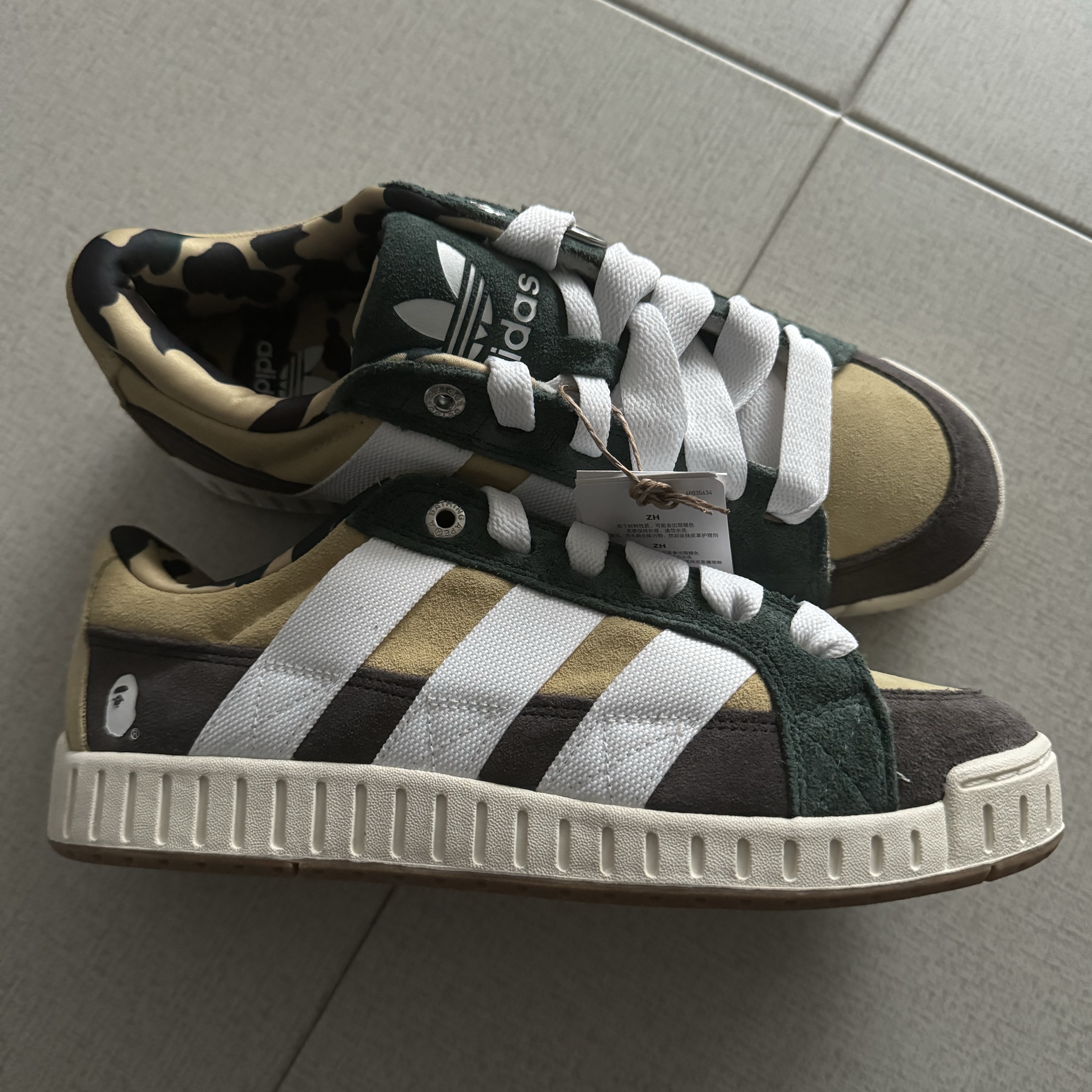 Adidas X BAPE Lawsuit Sand Cloud White 착용 스타일