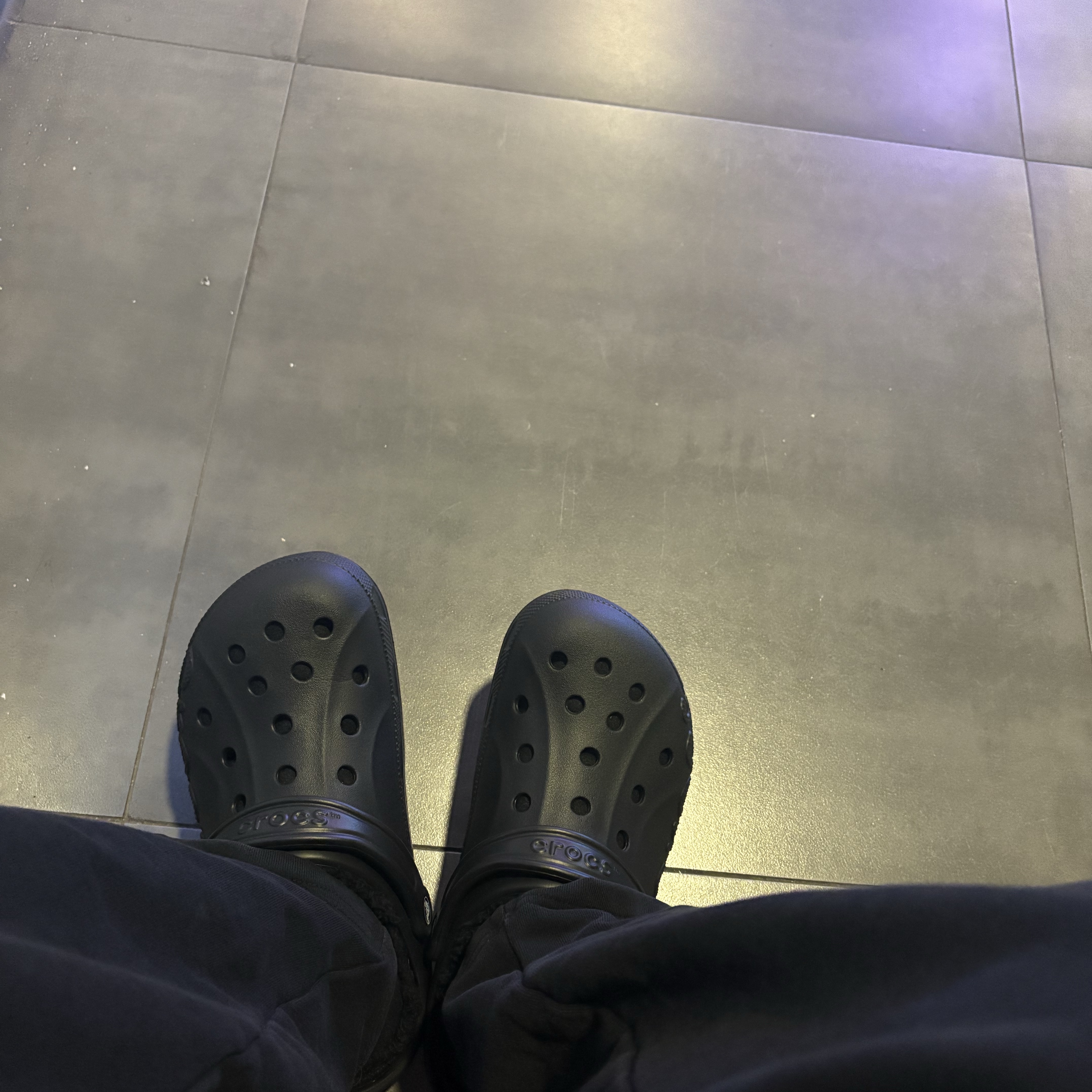 Crocs Baya Lined Clog Black 착용 스타일