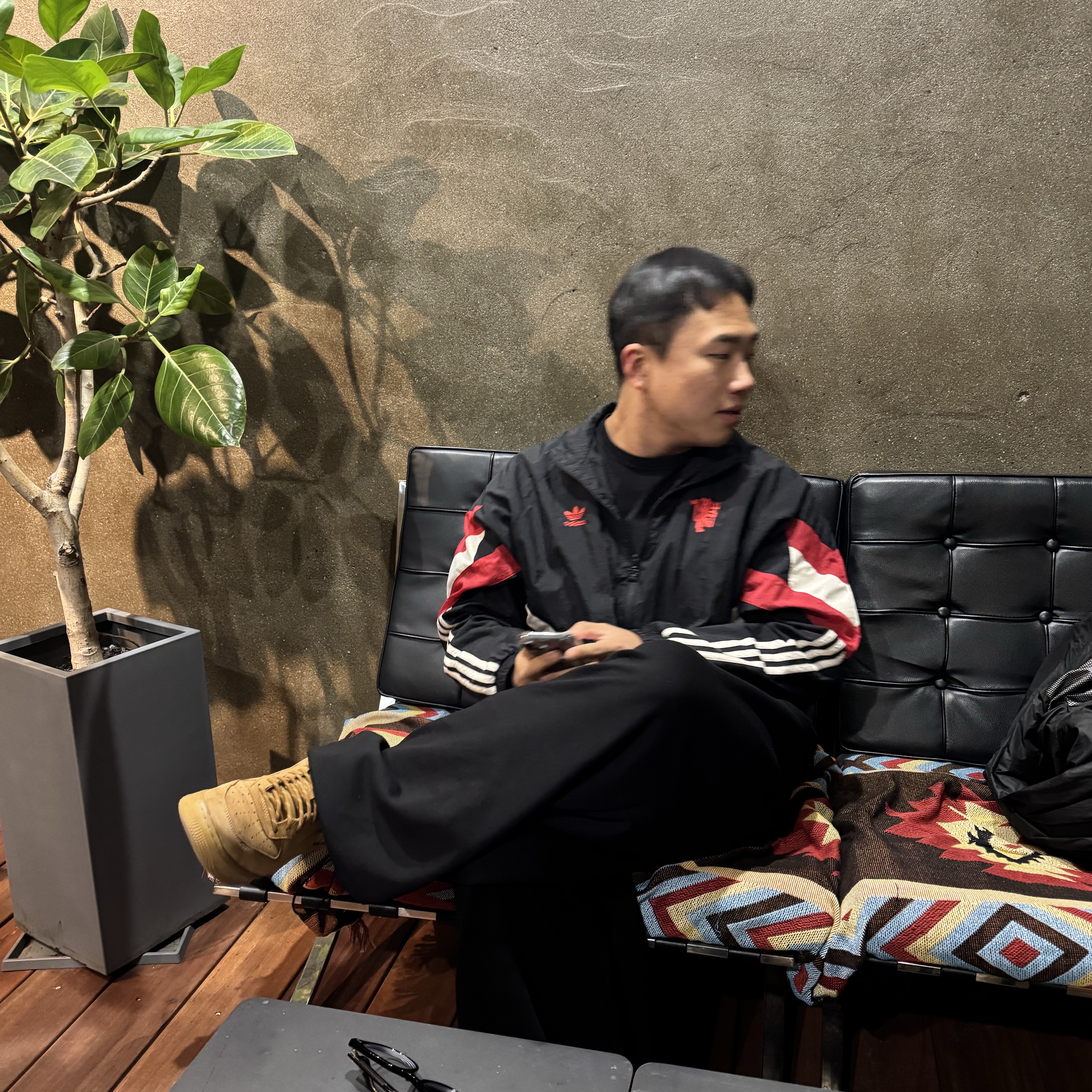 Adidas Manchester United Originals Track Top Black Red - KR Sizing 착용 스타일