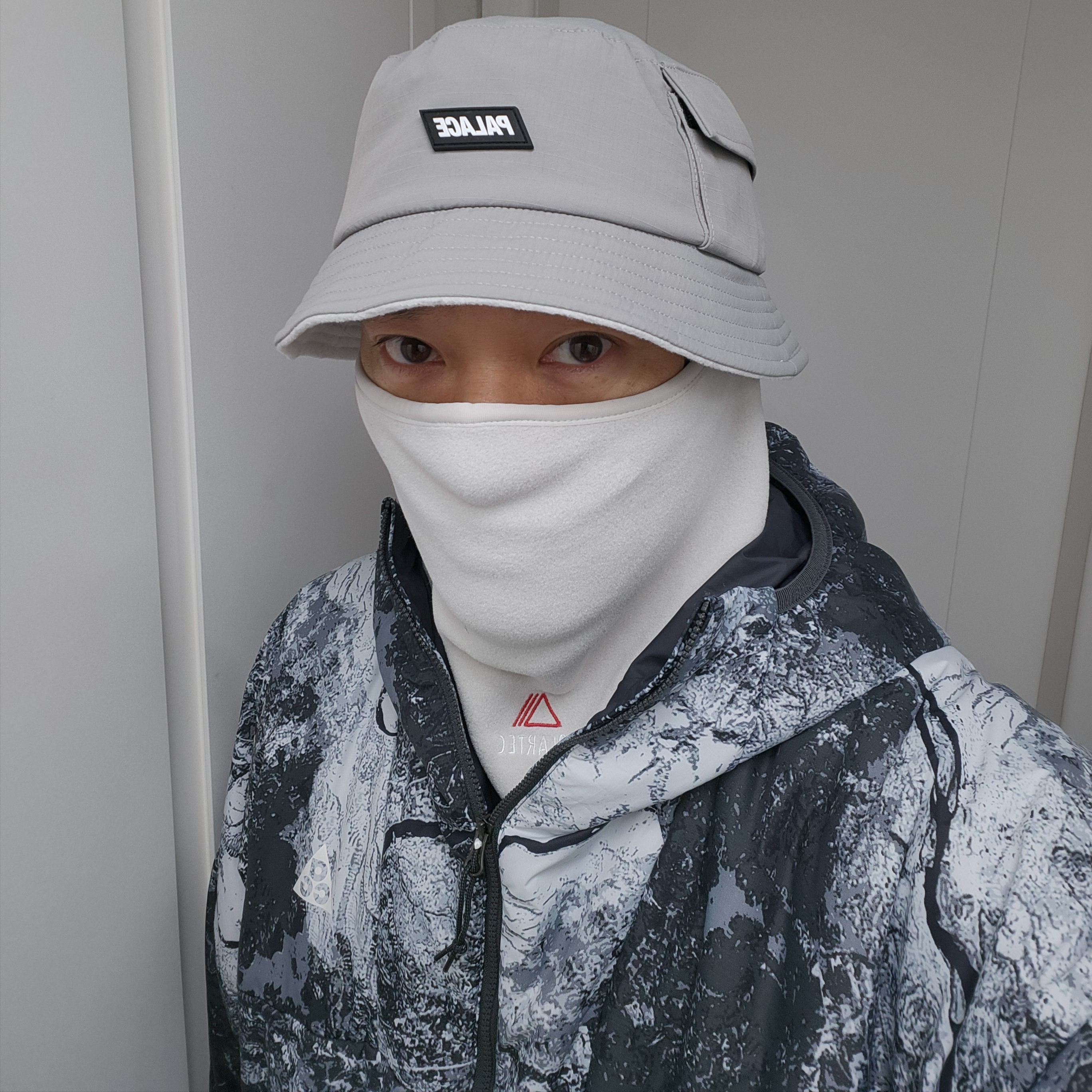 Palace Polartec Cordura Mask Bucket Grey - 23FW, Nike ACG Therma-Fit ADV Rope De Dope Allover Print Jacket Anthracite 착용 스타일 - 3